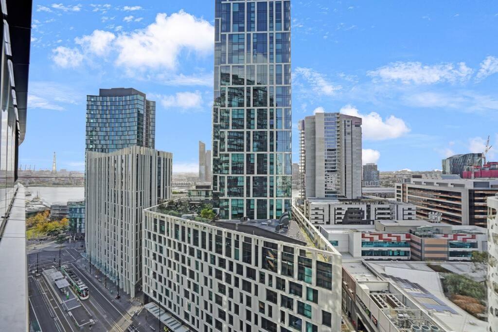 Waterfront 1BR Docklands Apt CollinsSt FreeParking#8314
