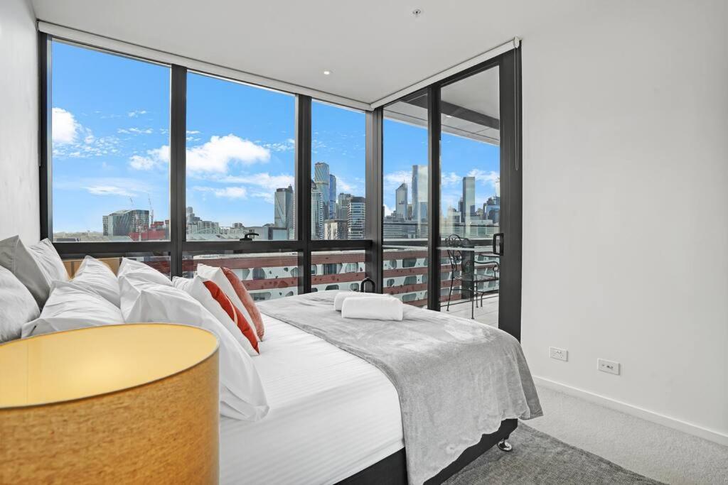 Waterfront 1BR Docklands Apt CollinsSt FreeParking#8314