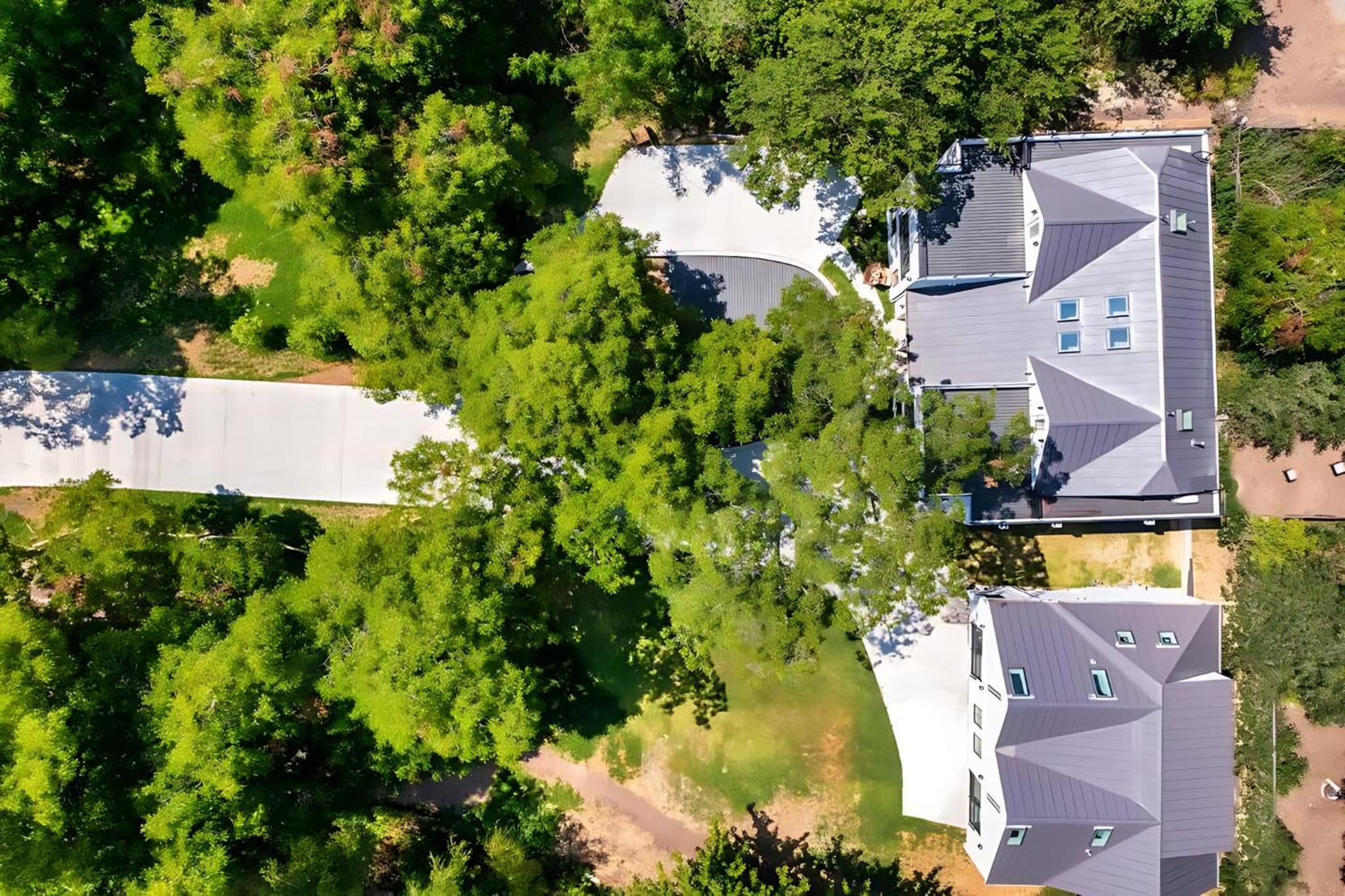 Downtown Modern House Surrounded in Lush Greenery view 5