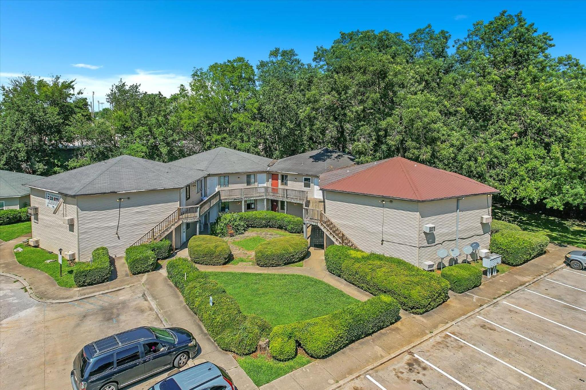 Hotel Modern Studio Apartment near Merrimack Park - Image 1