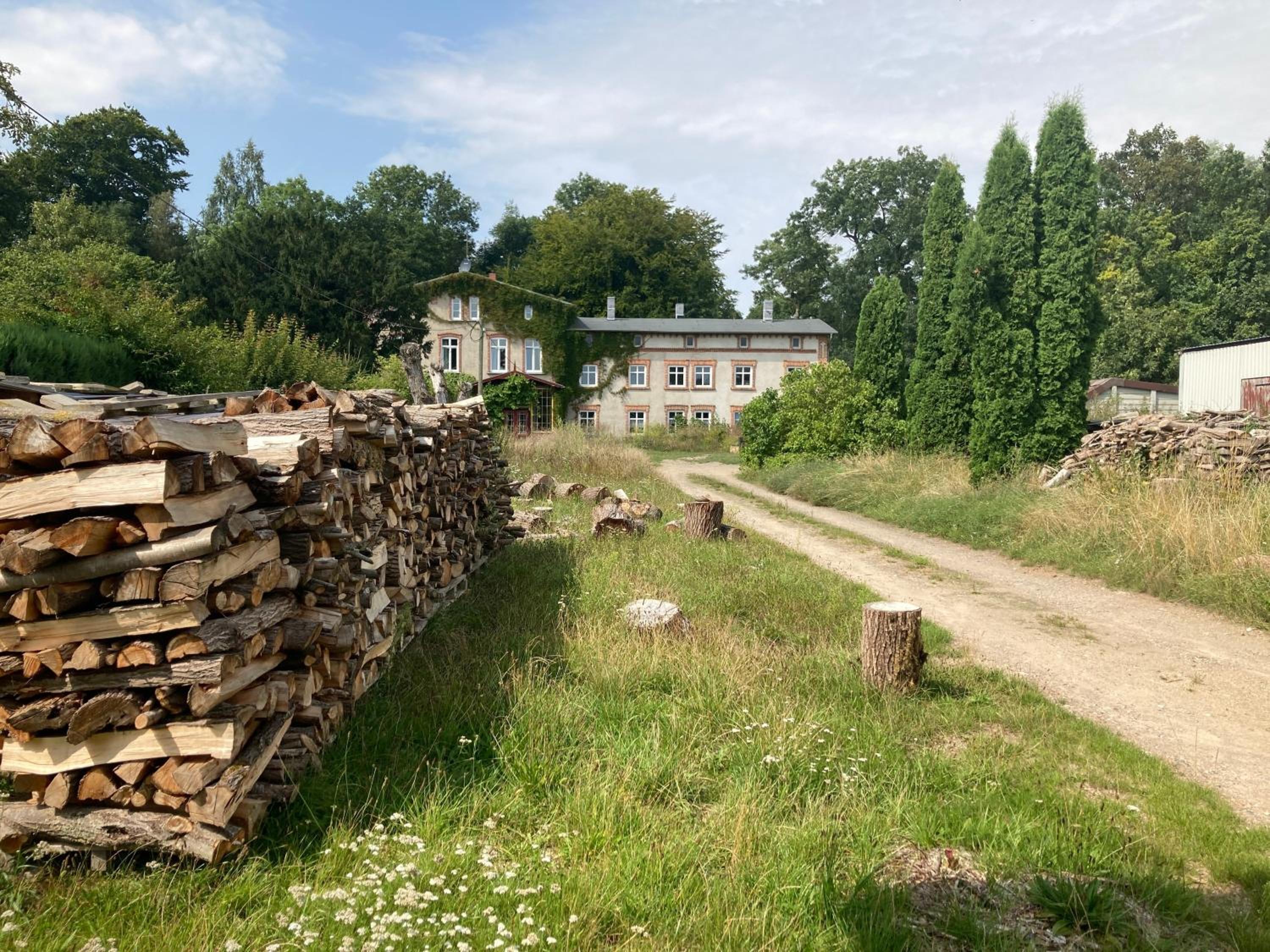 Ferienwohnung und Gästezimmer im Gutshaus Alt-Krassow