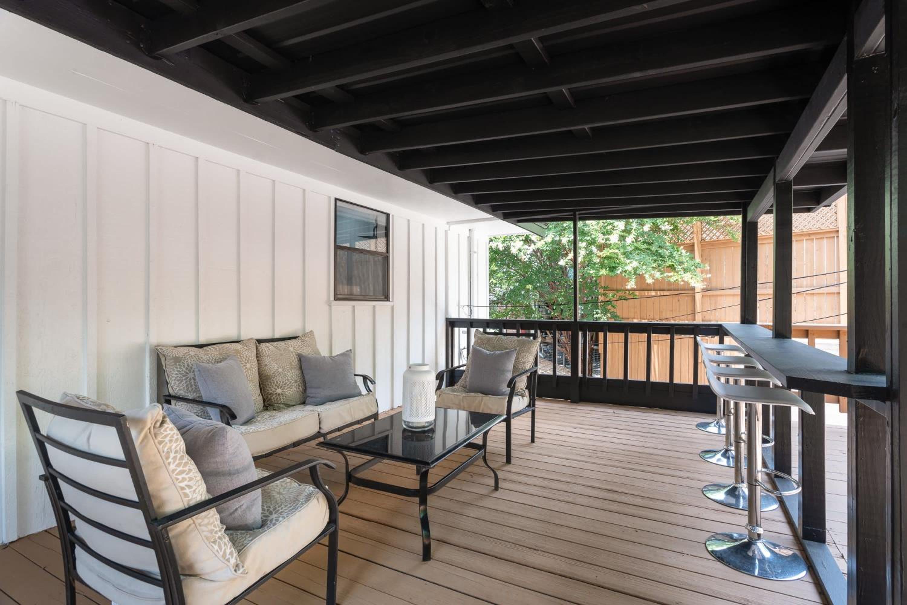Upstay - Multiple Patio Decks Fenced-in Yard BBQ view 4