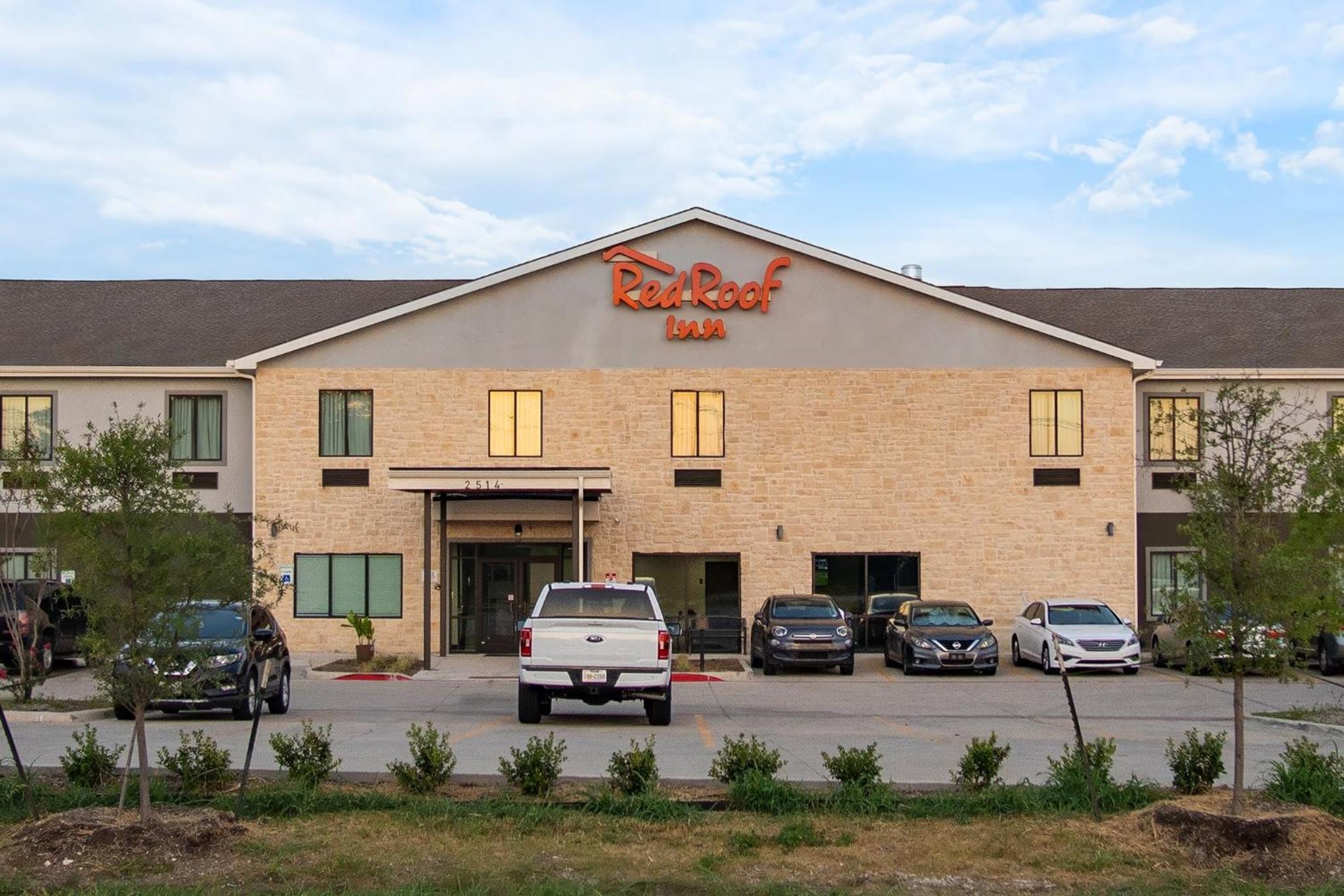 Red Roof Inn Lancaster, TX view 3