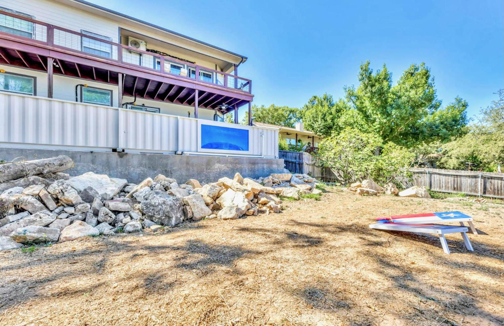 Large 6BR Lakefront Home with Private Pool & Views, photo 15