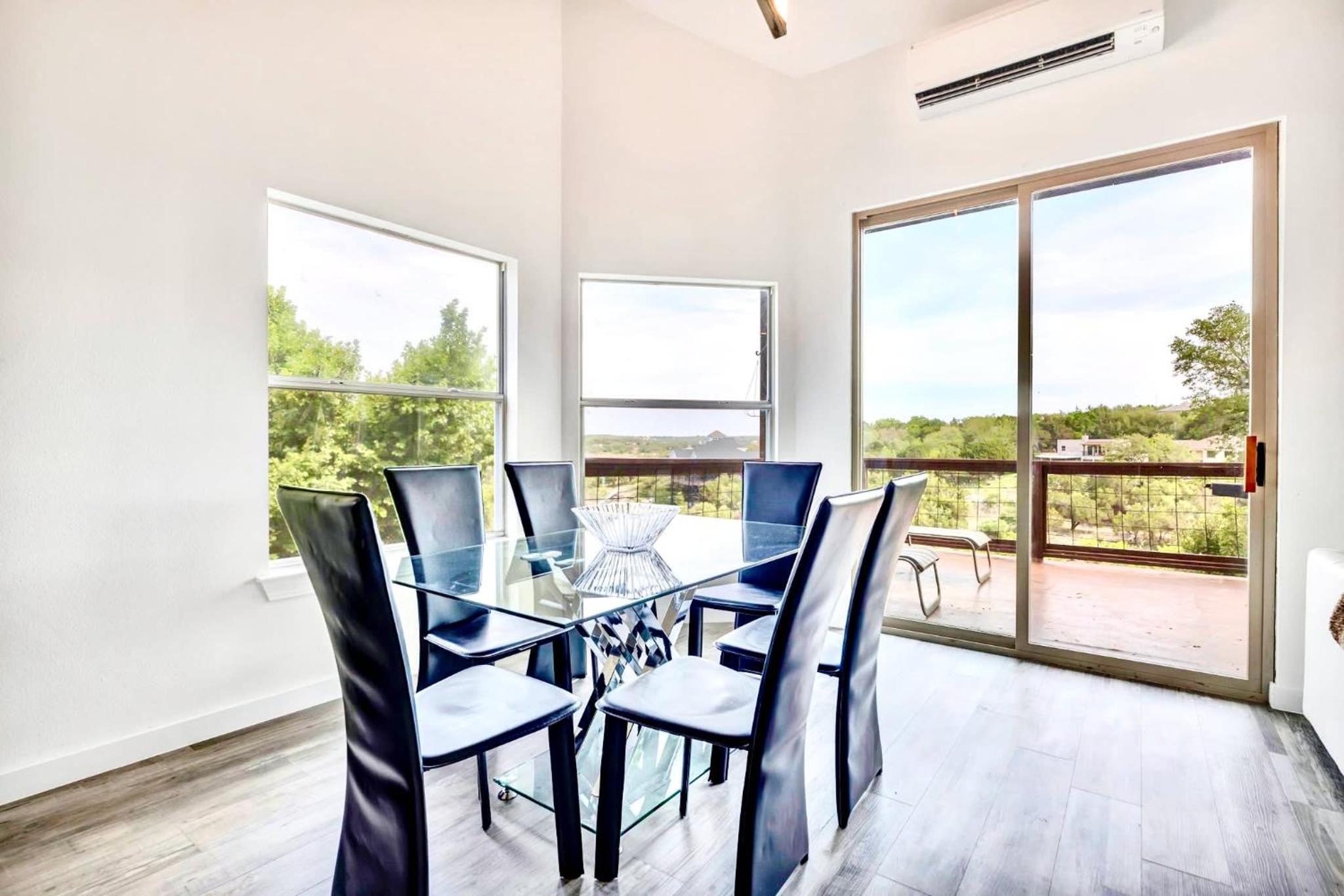 Large 6BR Lakefront Home with Private Pool & Views, photo 9