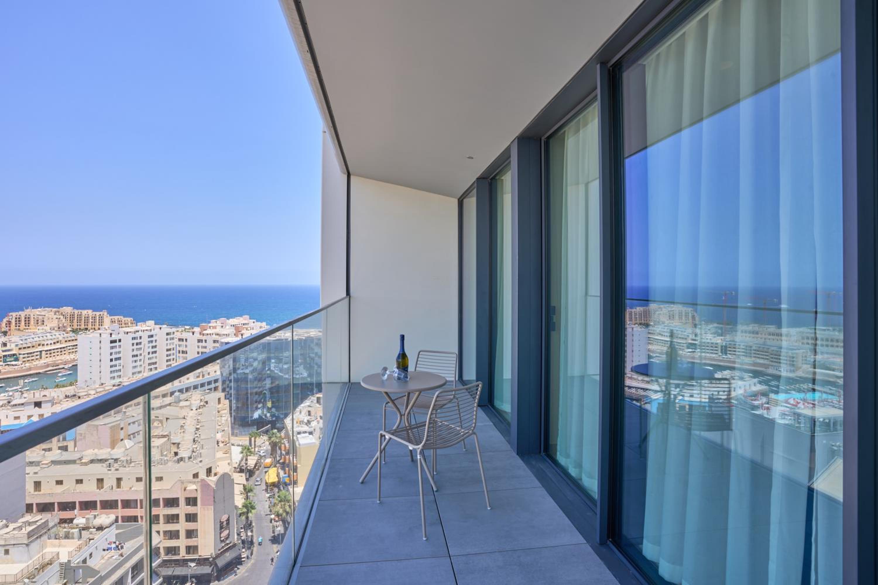 Mercury Tower Apartment with Stunning Sea Views photo 3