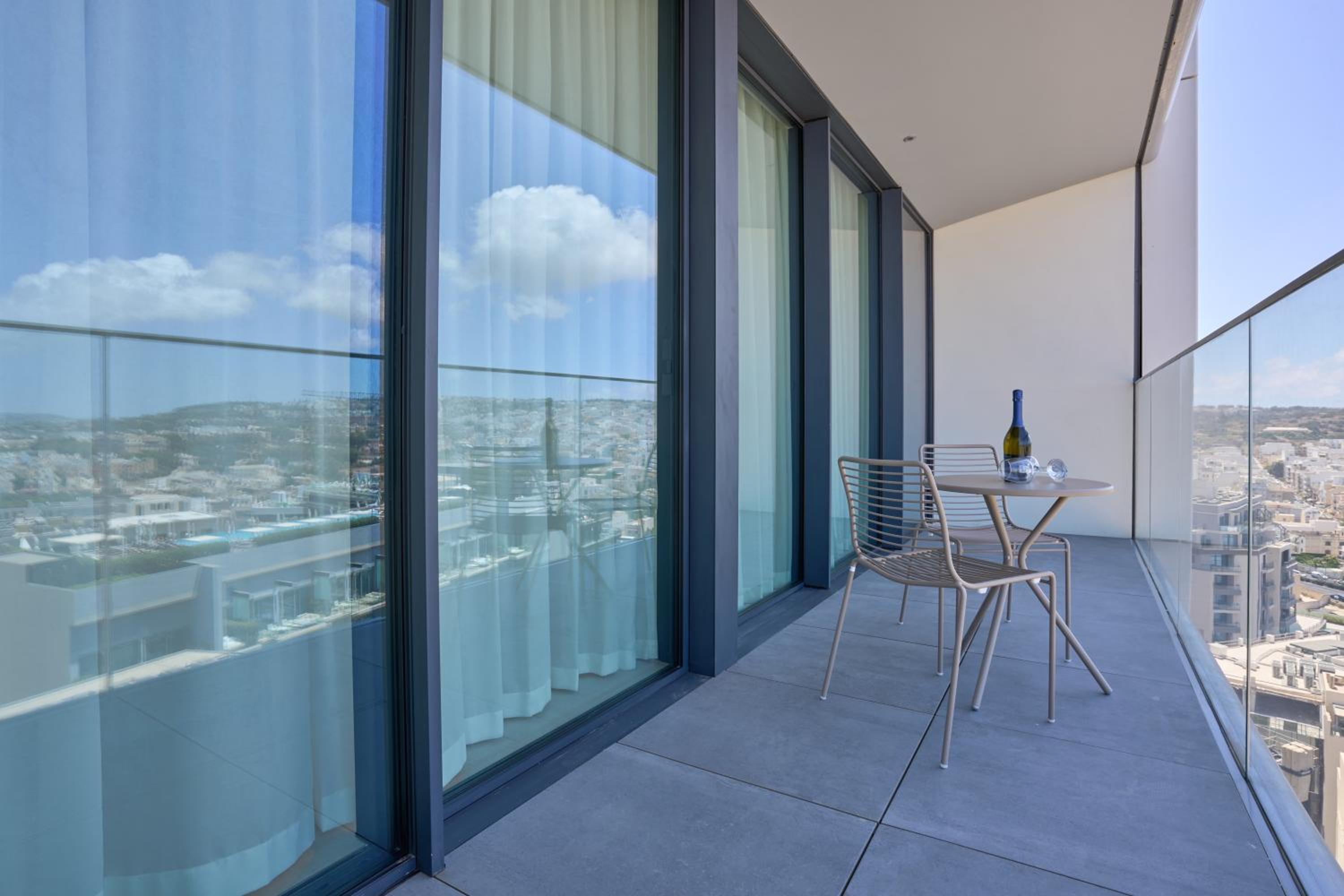 Mercury Tower Apartment with Stunning Sea Views photo 4