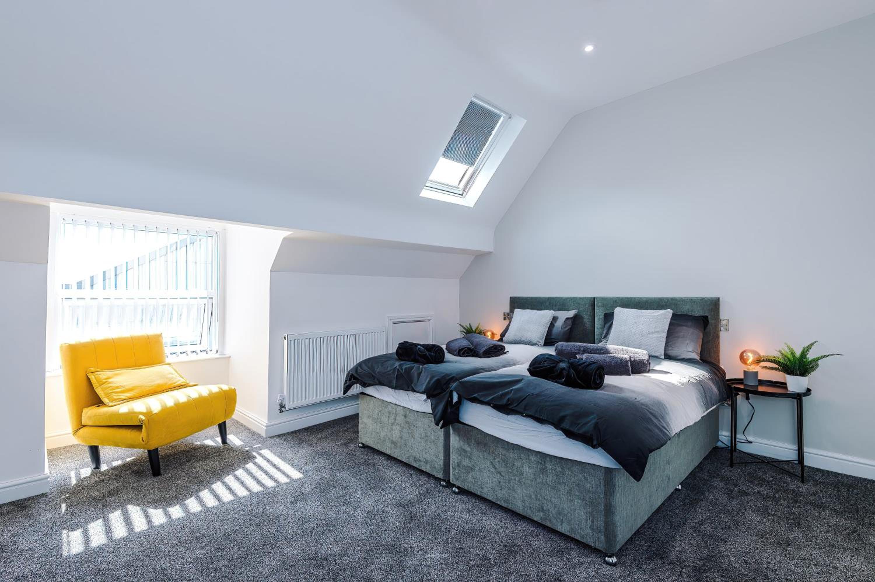 Newly Refurbished 3Bedroom Apt by the Coop Arena view 3