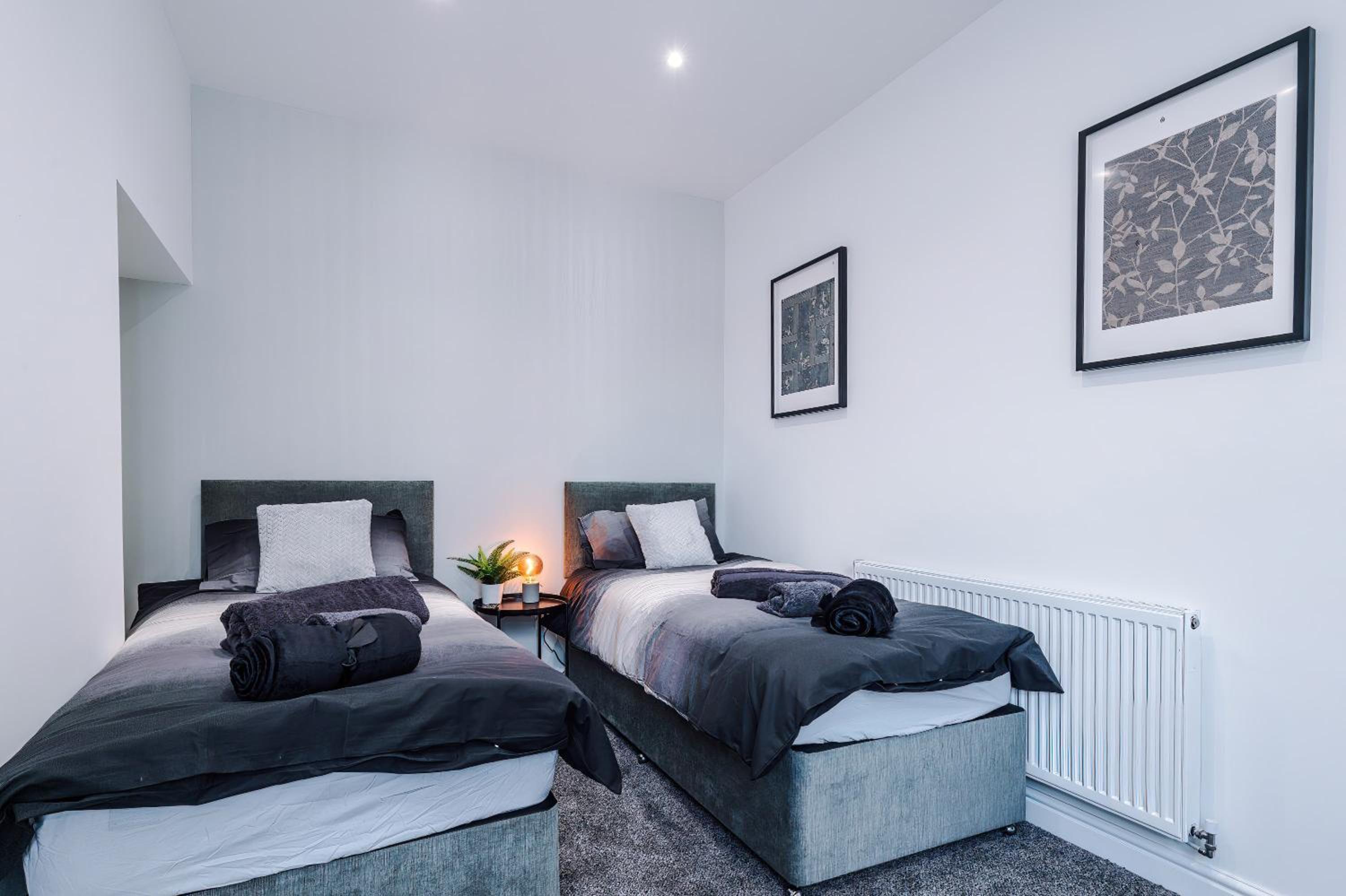 Newly Refurbished 3Bedroom Apt by the Coop Arena view 4