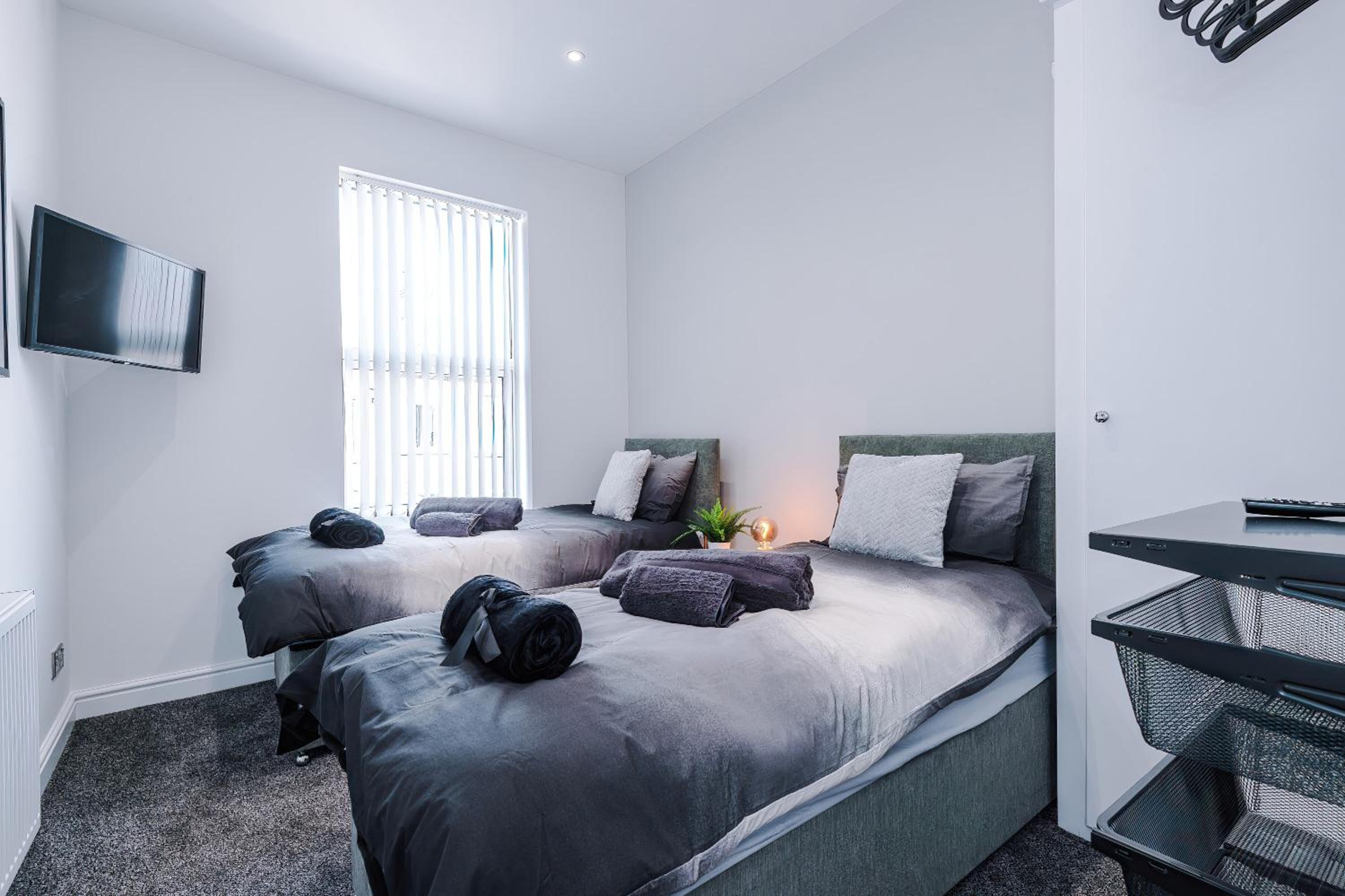Newly Refurbished 3Bedroom Apt by the Coop Arena view 5