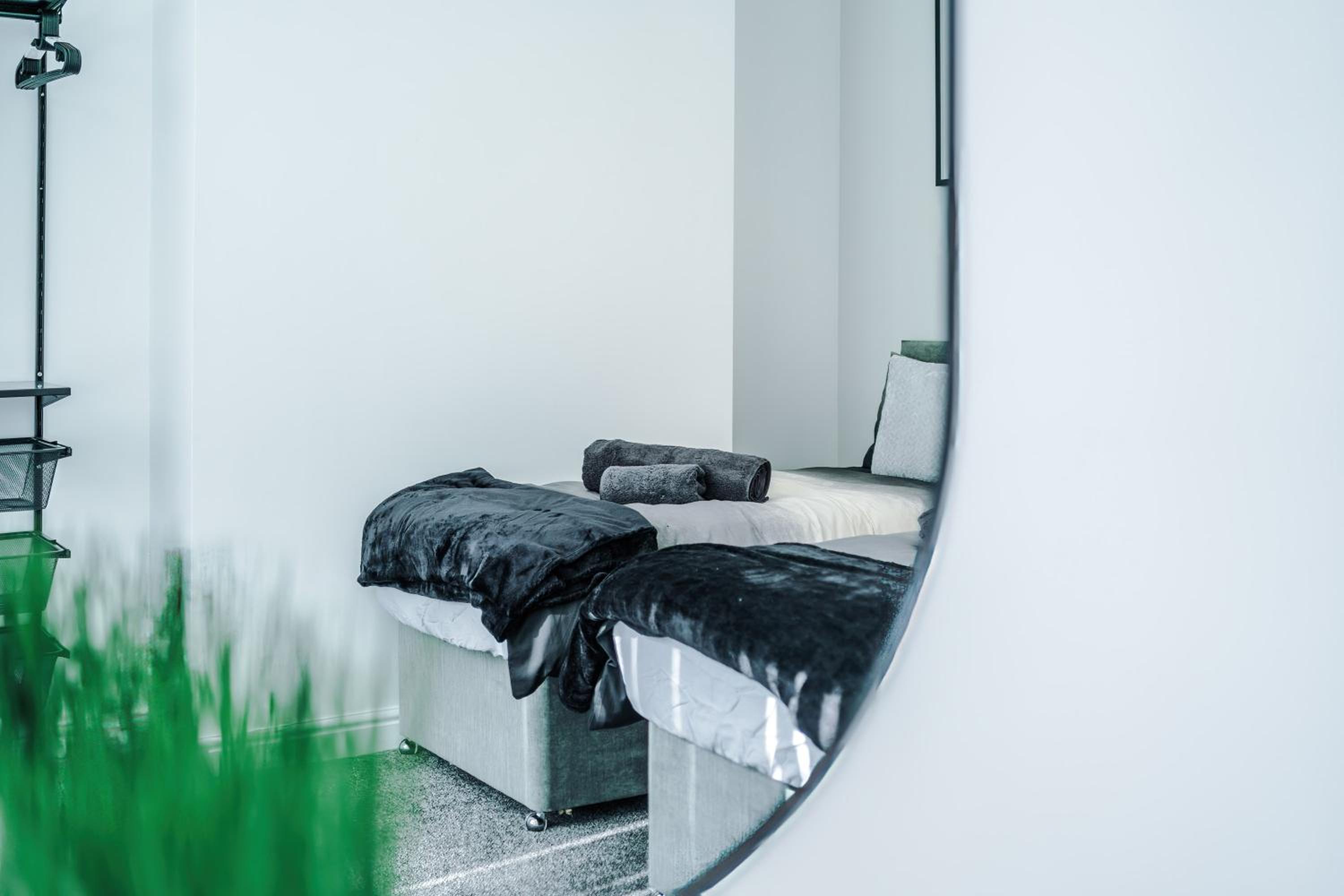 Newly Refurbished 2Bedroom Apt by the Coop Arena view 3
