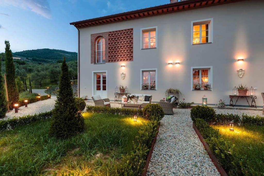 Villa Regina, 4 bedrooms and a luxury style villa view 2