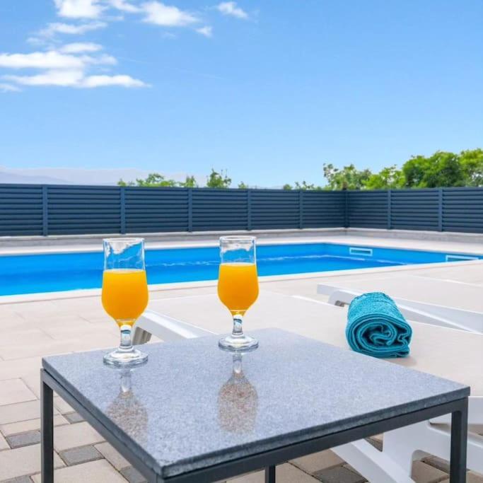 Holiday home "Villa Blue Lake" - Private Heated pool, Hotube view 5