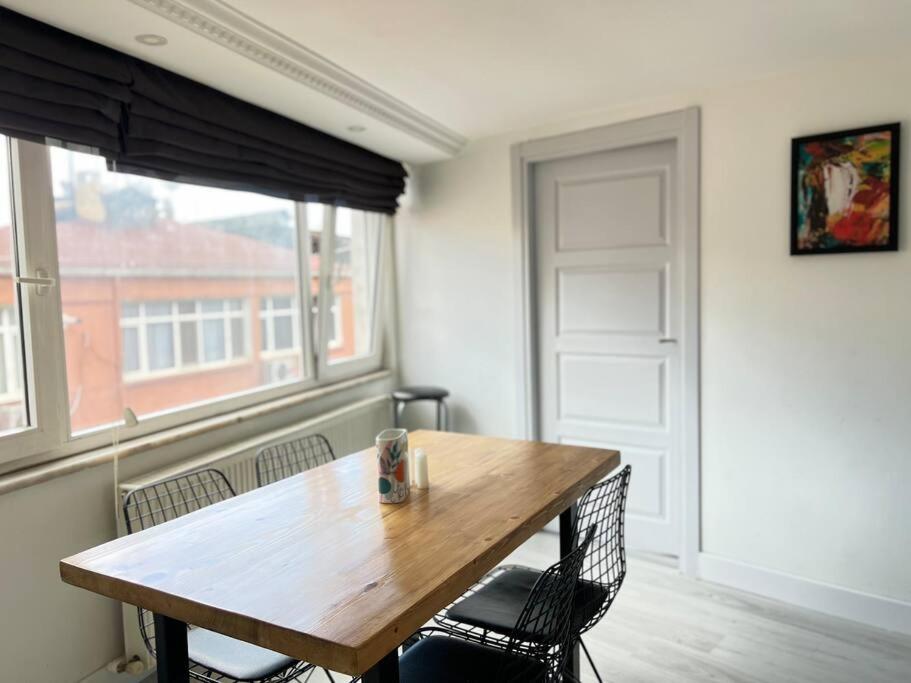 Wonder Homes- Spacious Dublex, 5BR, 2BA, Terrace