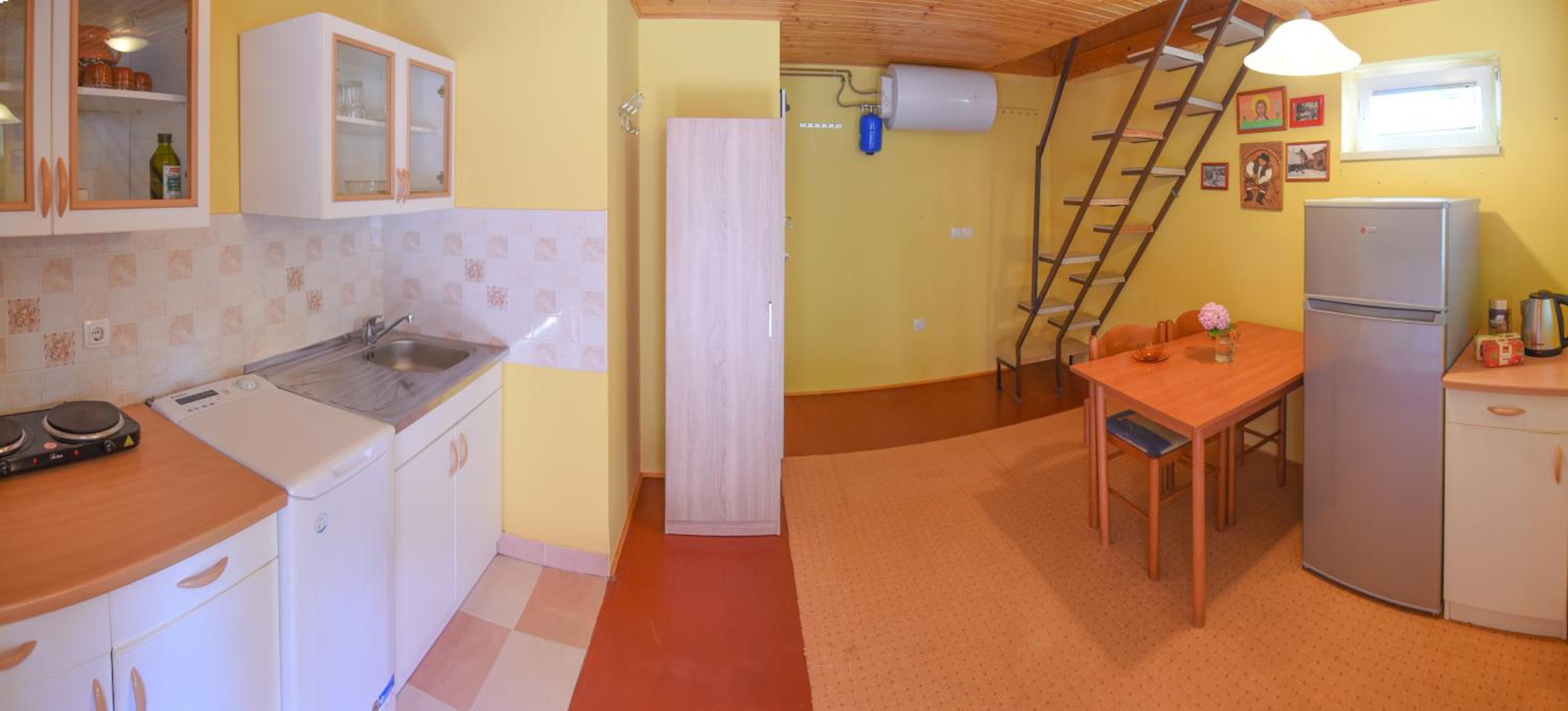 Central Brežice Chalet & Parking
