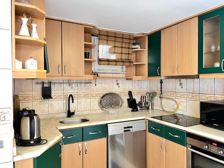 Wonder Homes- Spacious Dublex, 5BR, 2BA, Terrace