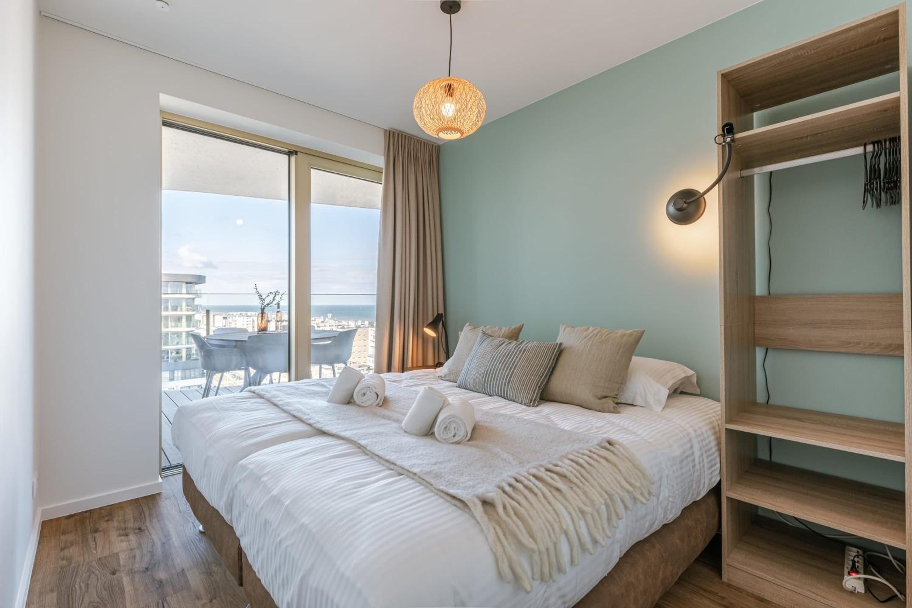 Huswell - Spacious apartment with huge terrace with sea view