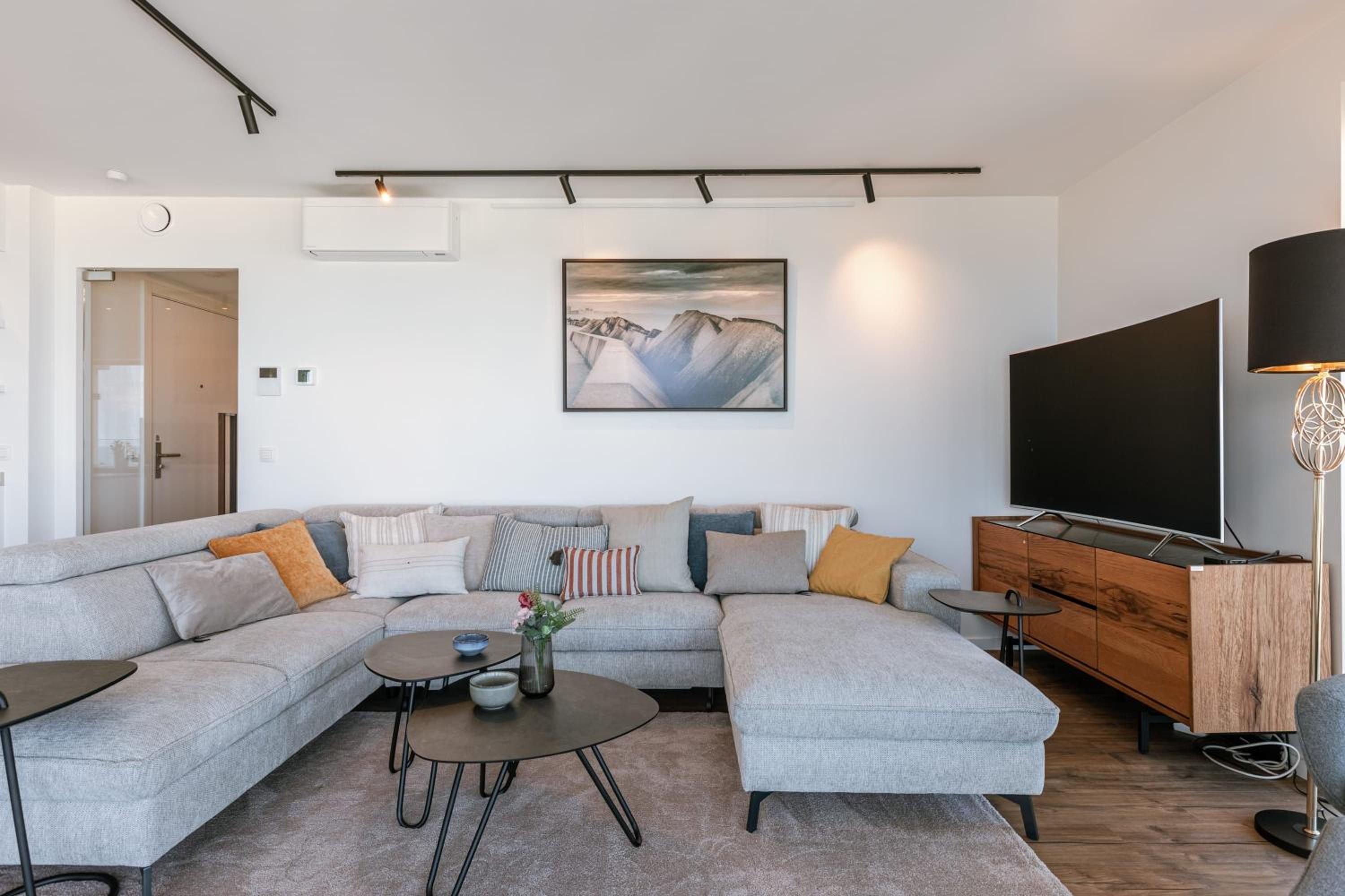 Huswell - Spacious apartment with huge terrace with sea view