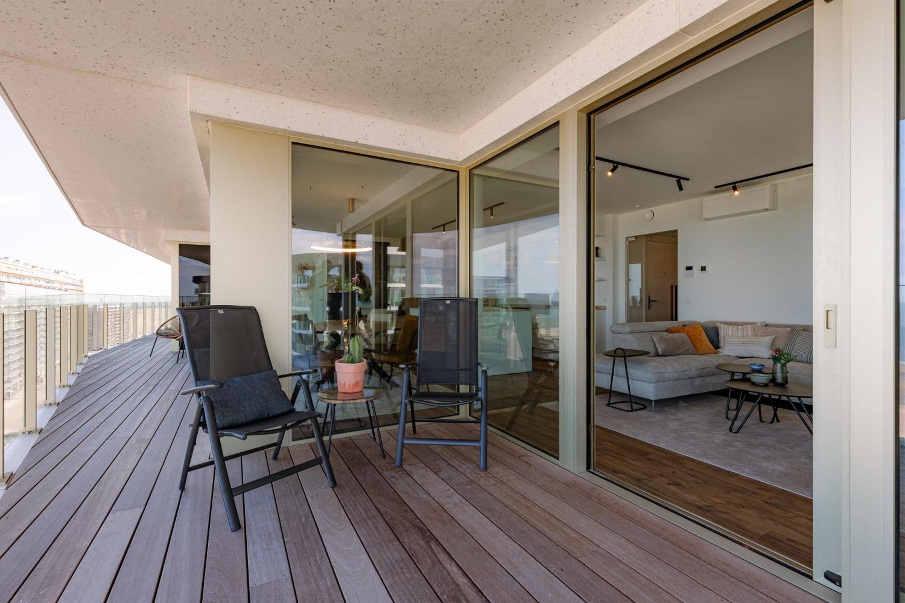 Huswell - Spacious apartment with huge terrace with sea view