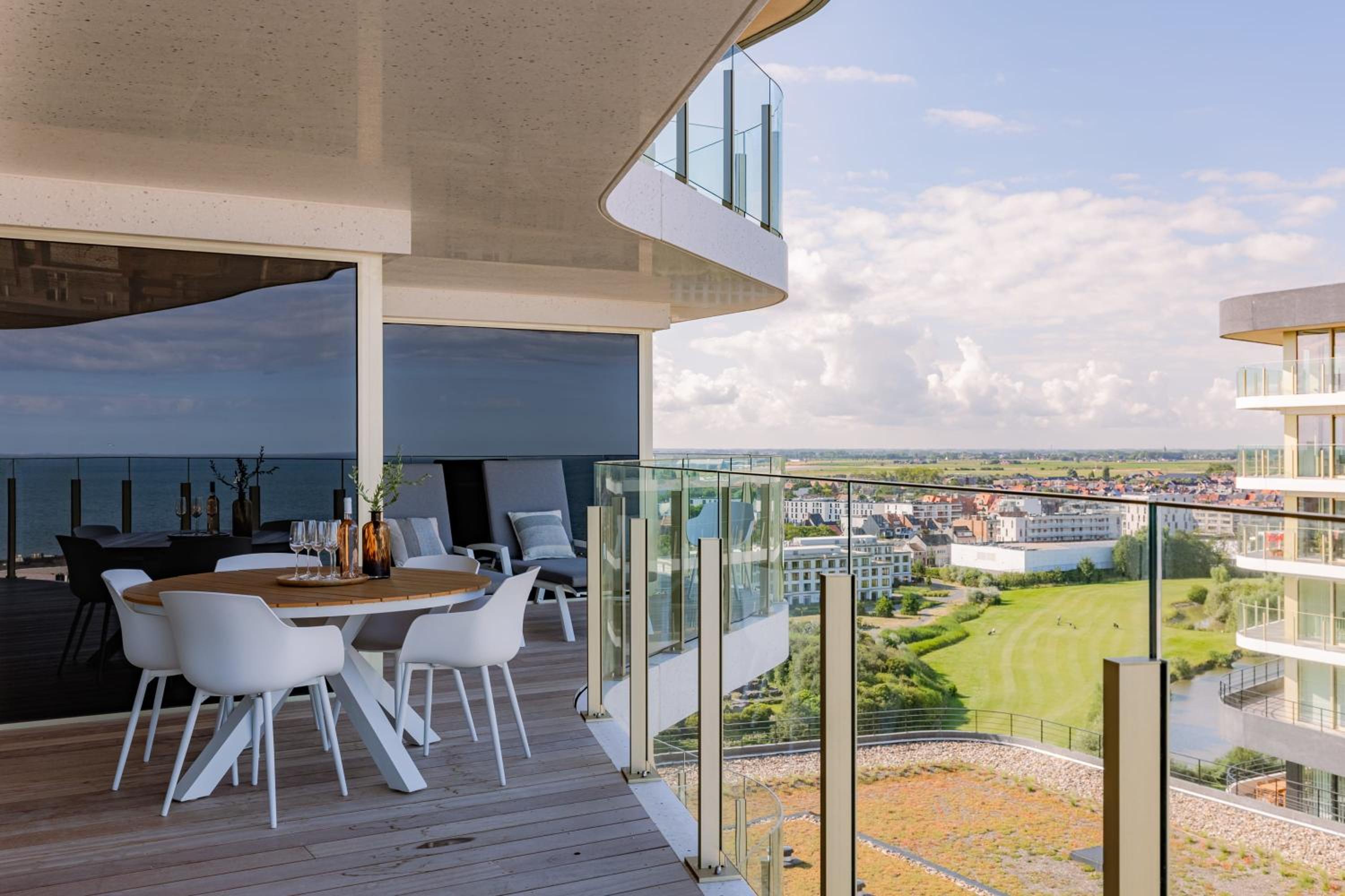 Huswell - Spacious apartment with huge terrace with sea view