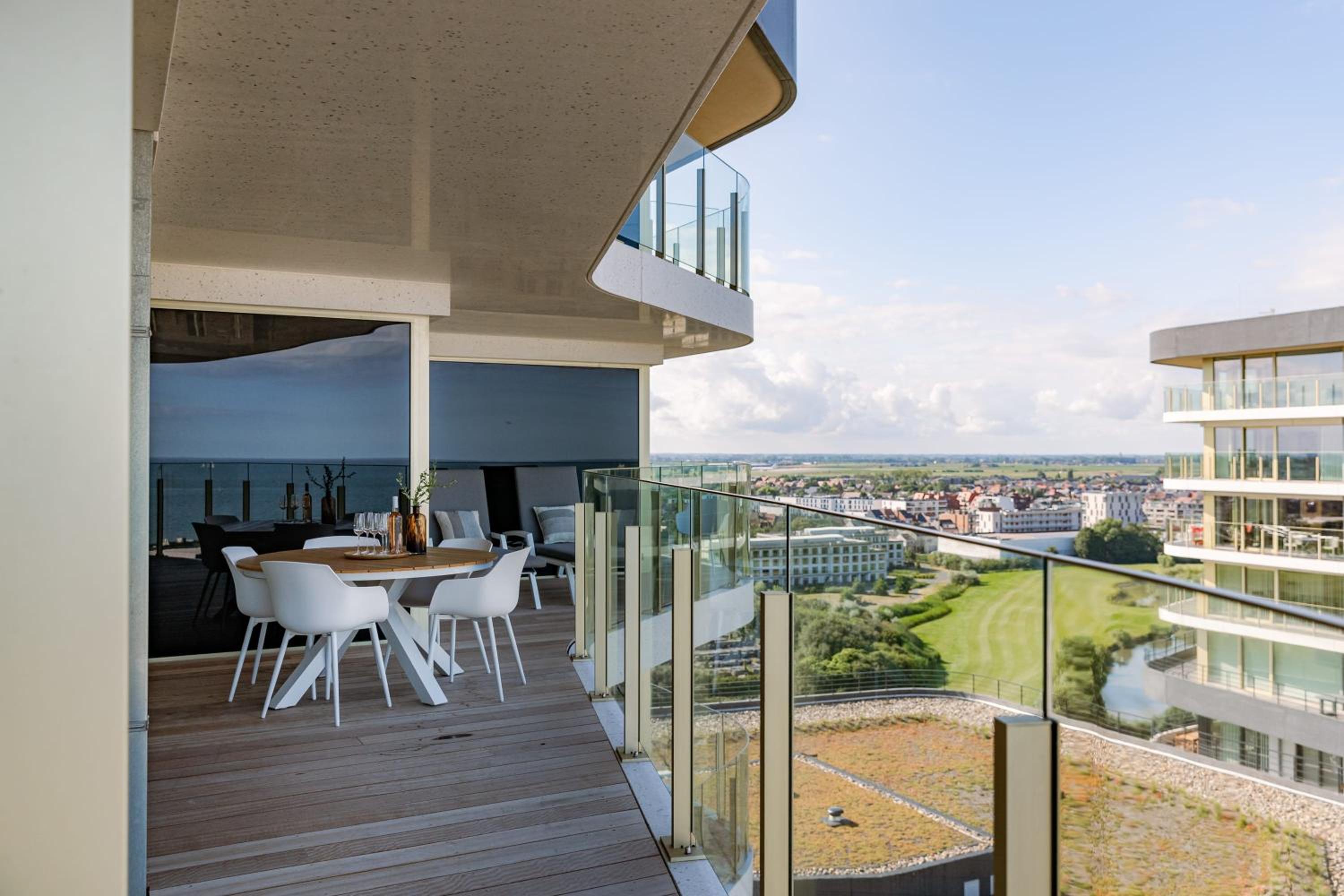 Huswell - Spacious apartment with huge terrace with sea view