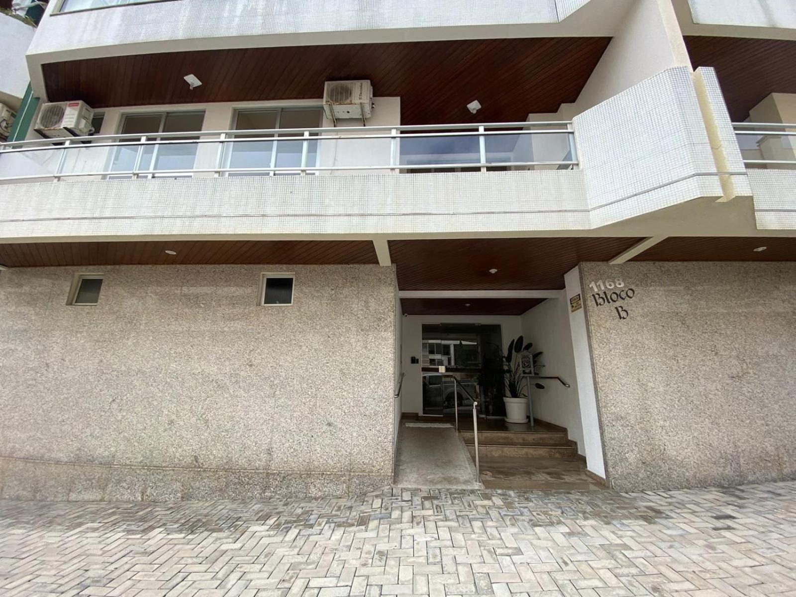 324 - Apartamento confortável na praia de Bombas