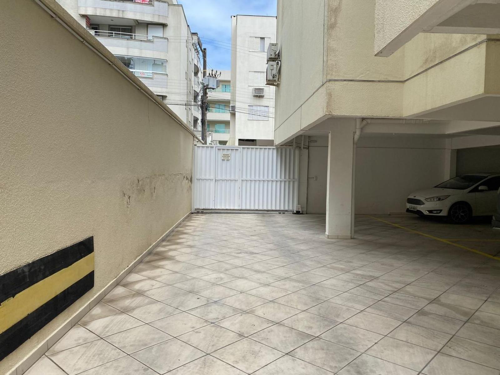 324 - Apartamento confortável na praia de Bombas