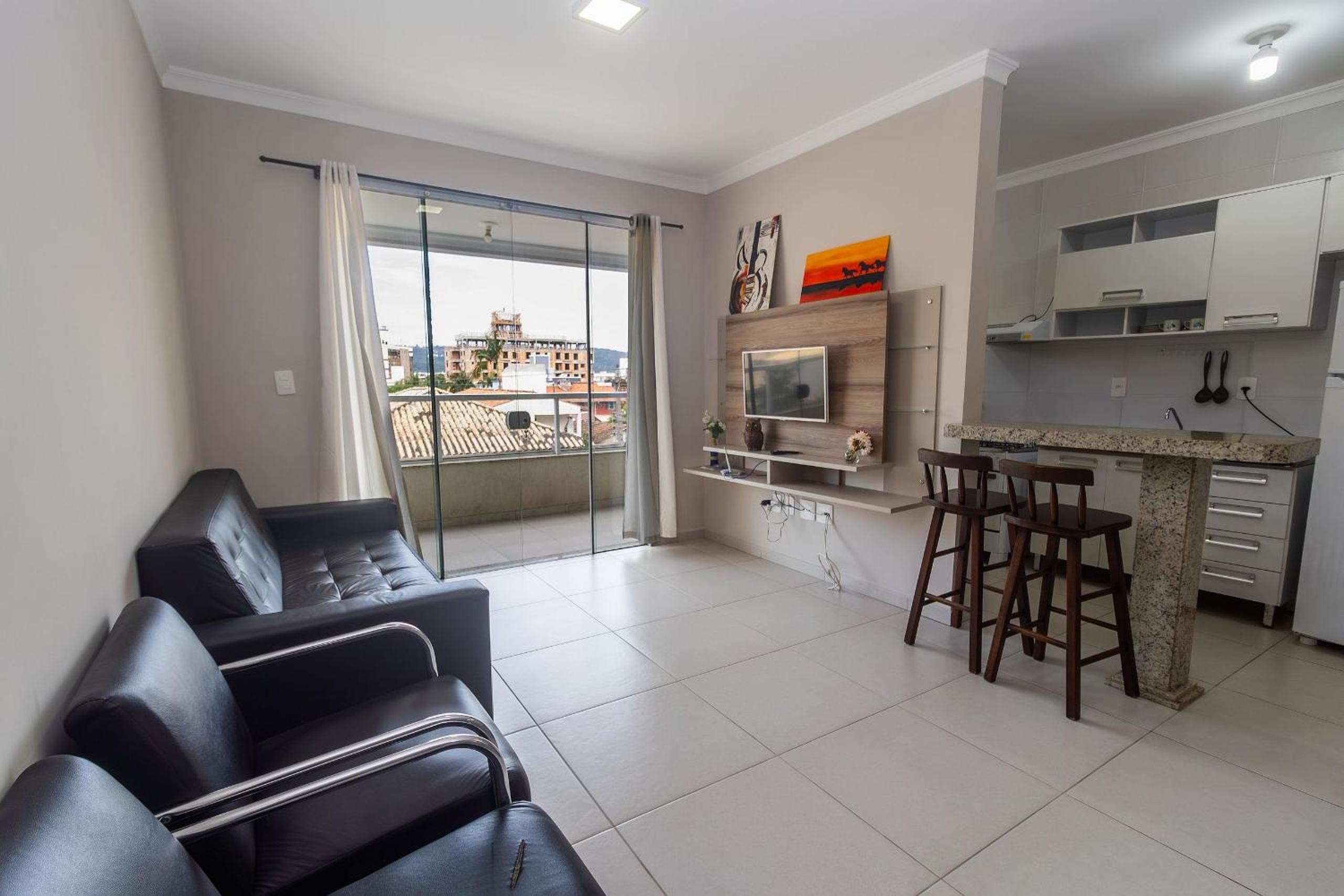 496 - Lindo Apartamento 3 quartos localizado na praia de Bombas