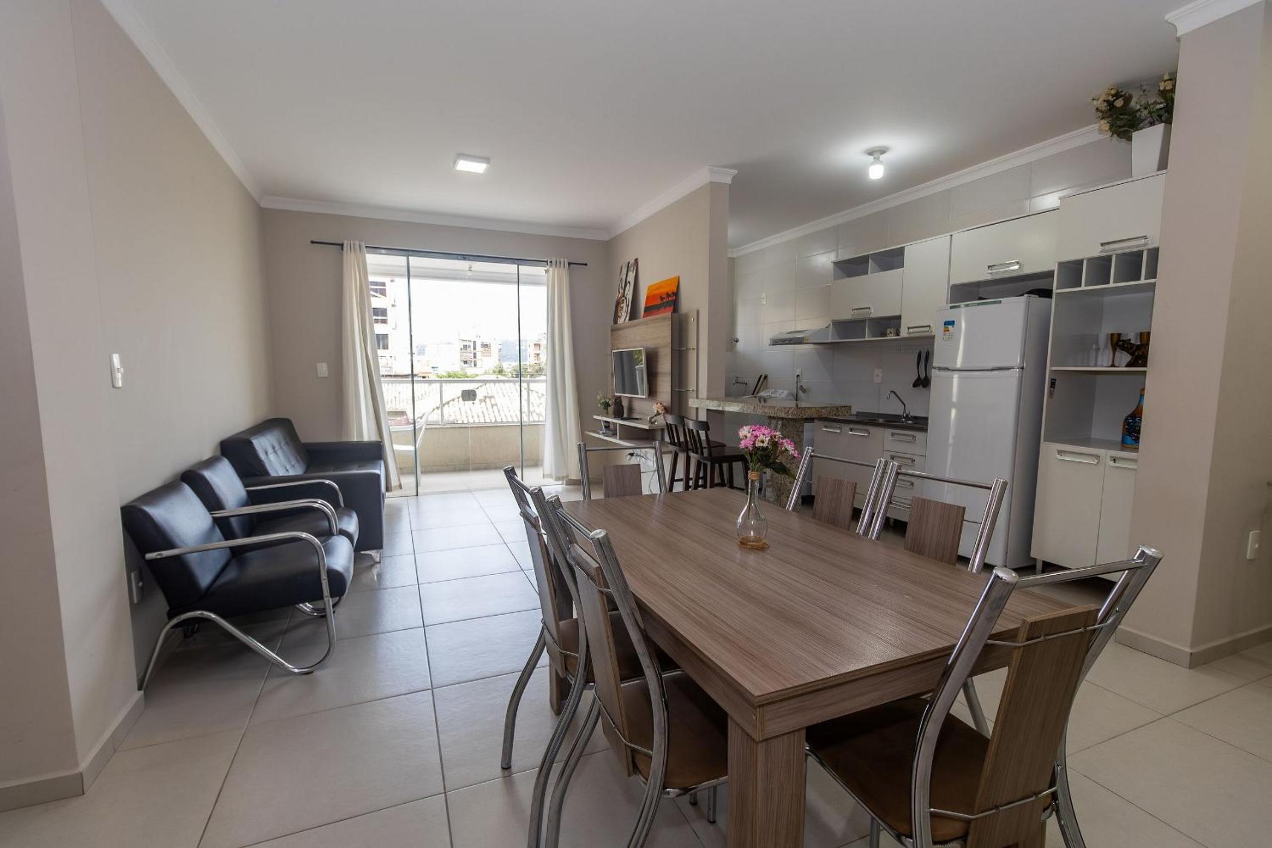 496 - Lindo Apartamento 3 quartos localizado na praia de Bombas