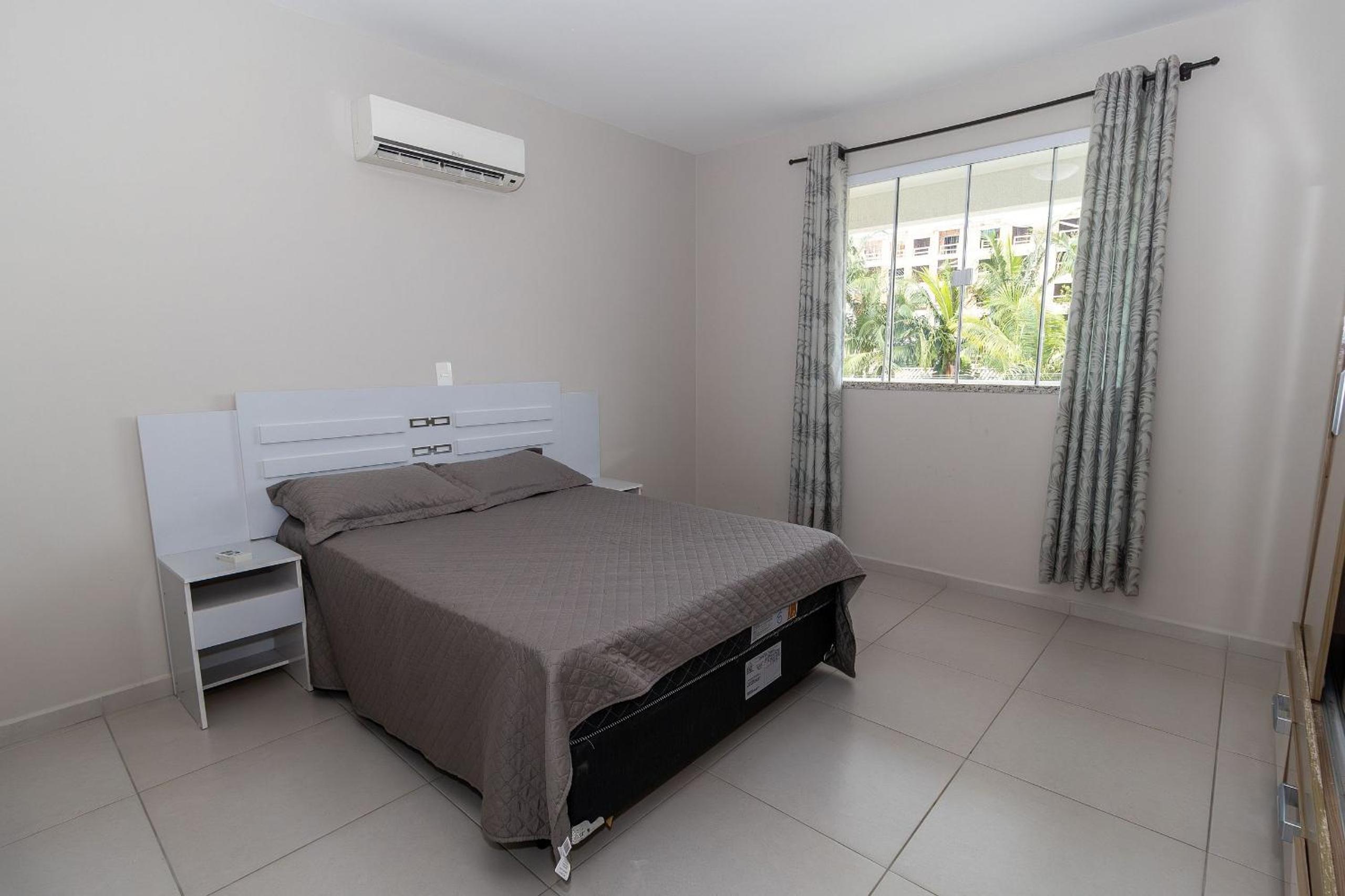 496 - Lindo Apartamento 3 quartos localizado na praia de Bombas