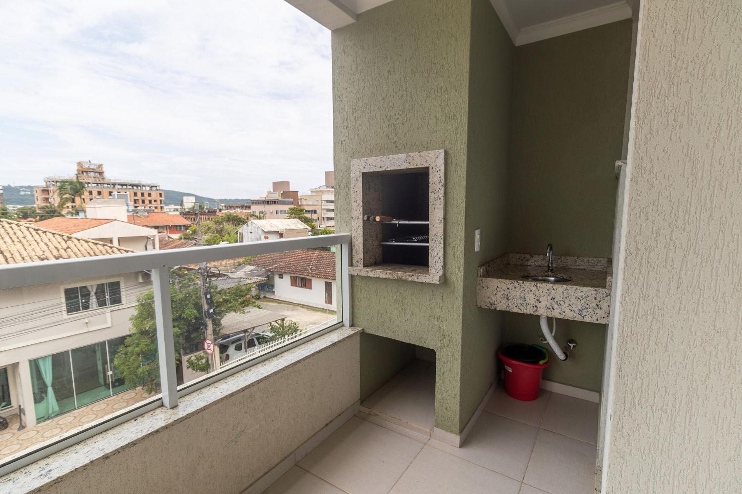 496 - Lindo Apartamento 3 quartos localizado na praia de Bombas