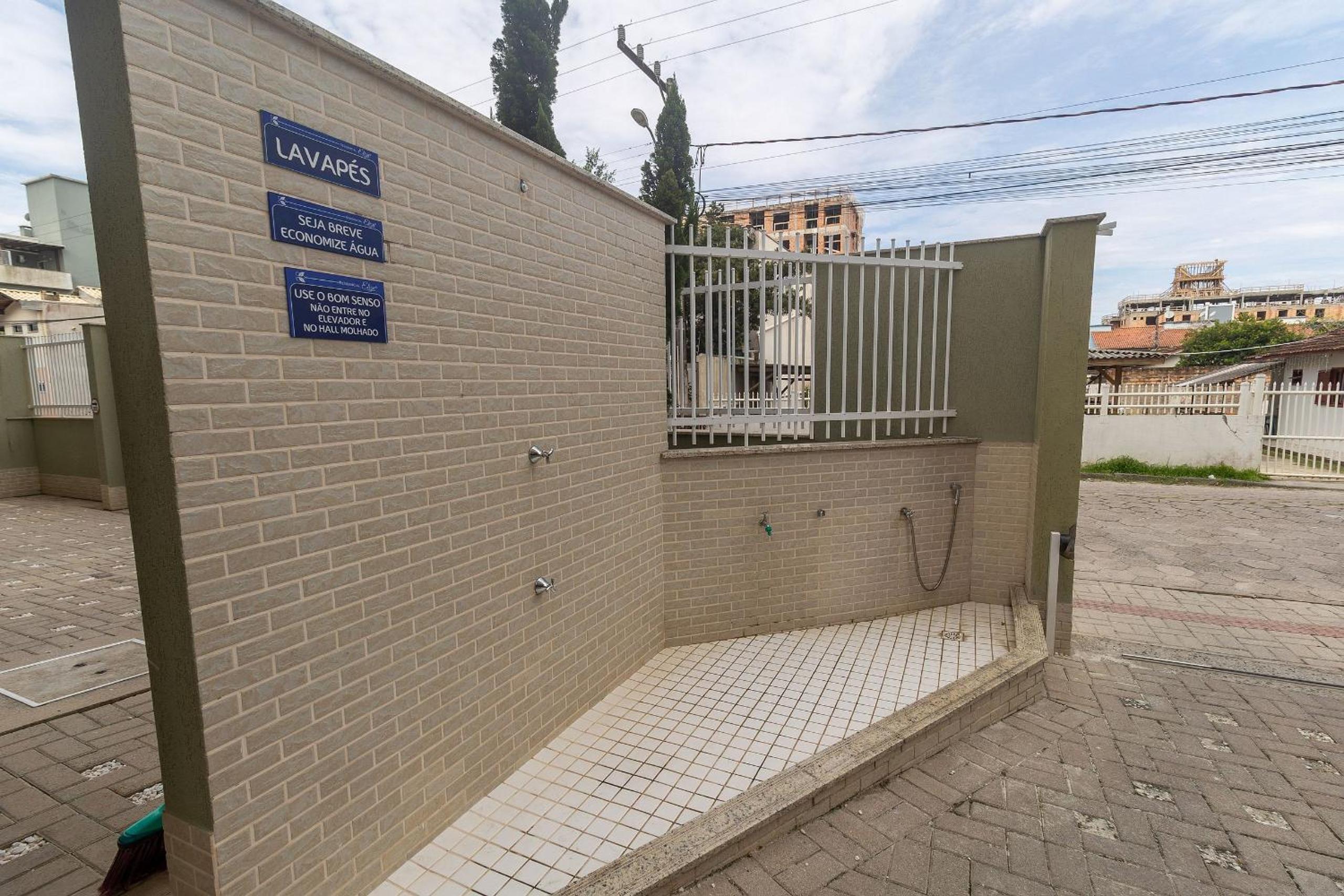 496 - Lindo Apartamento 3 quartos localizado na praia de Bombas