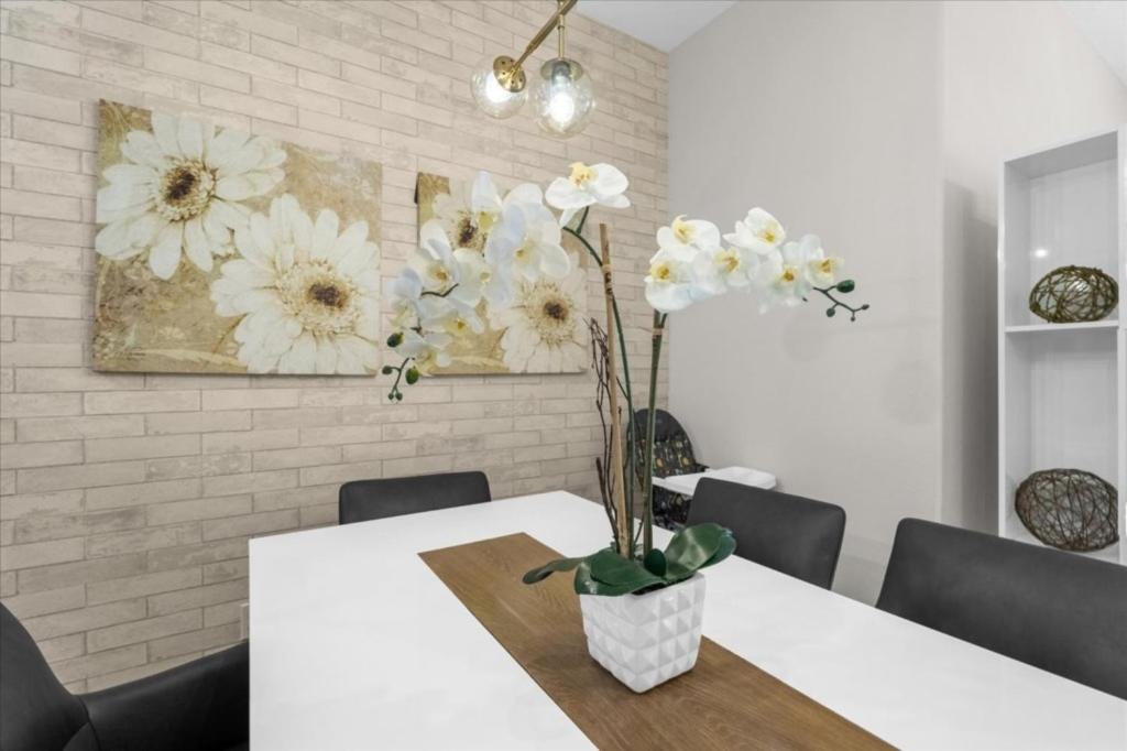 3 Bedrooms 2 Bathrooms Oakwater Resort 7528 PW