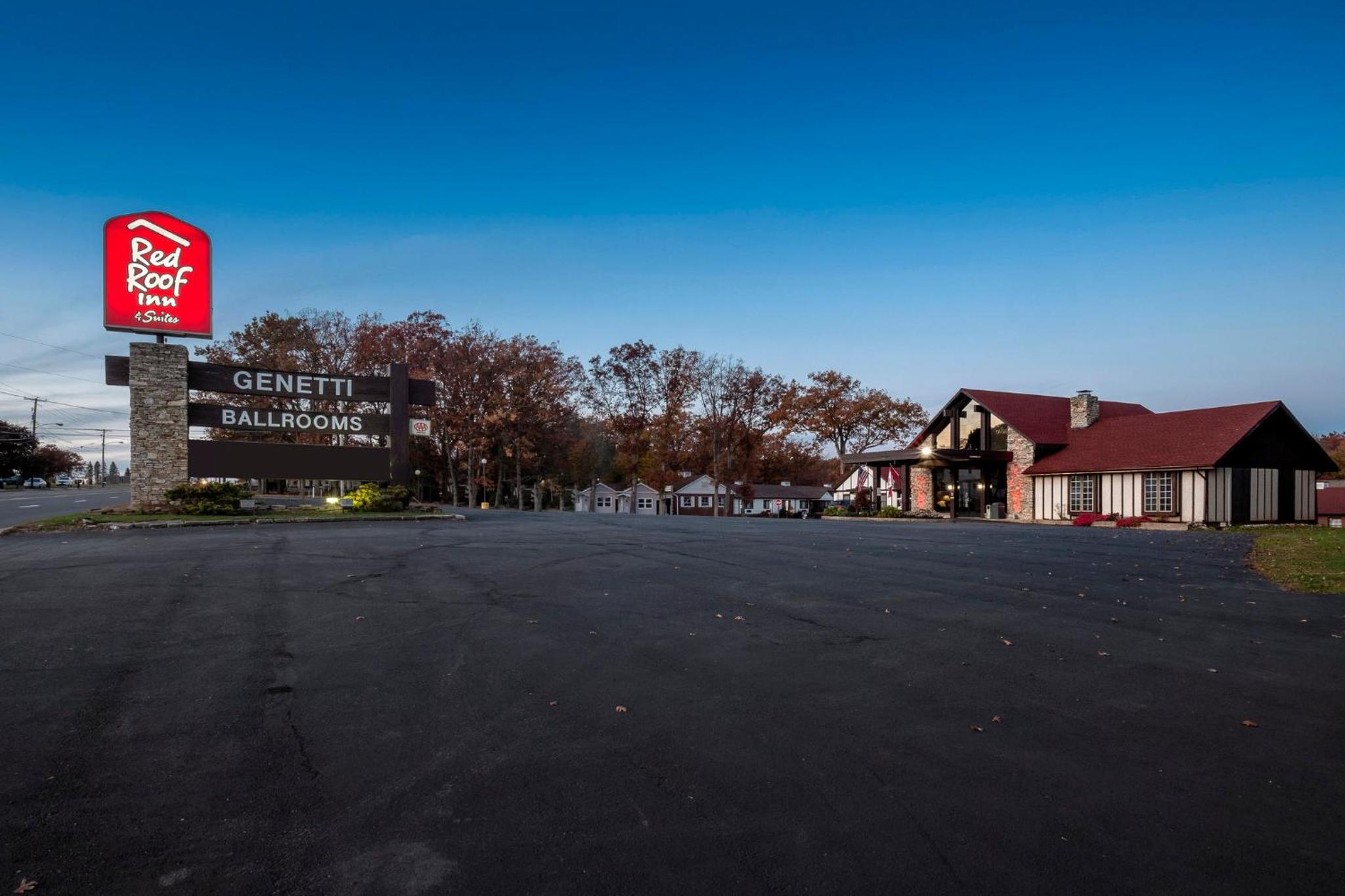 Red Roof Inn & Suites Hazleton