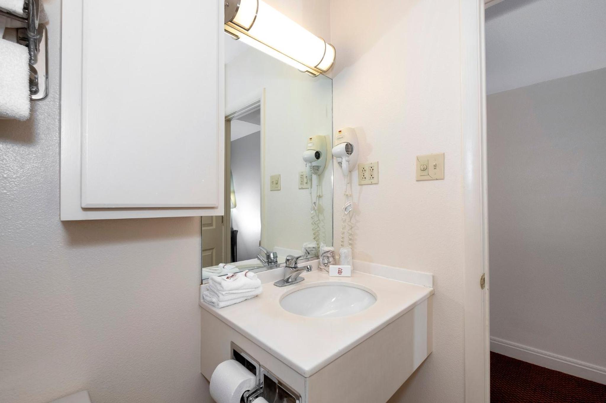 Red Roof Inn & Suites Hazleton