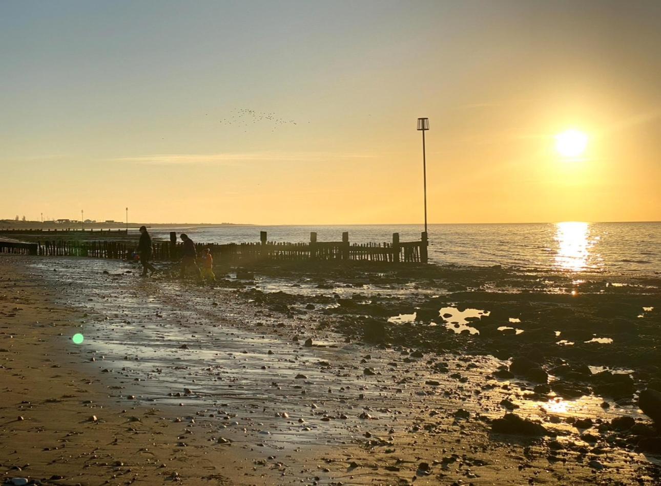 Kings Lynn Vacations - Sandy Toes  Cozy Night, Sleep 8 - Property Image 12