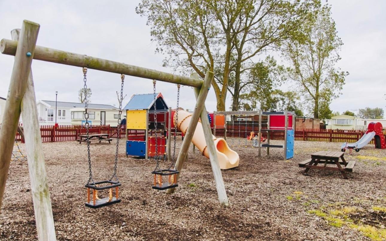 Kings Lynn Vacations - Sandy Toes  Cozy Night, Sleep 8 - Property Image 14