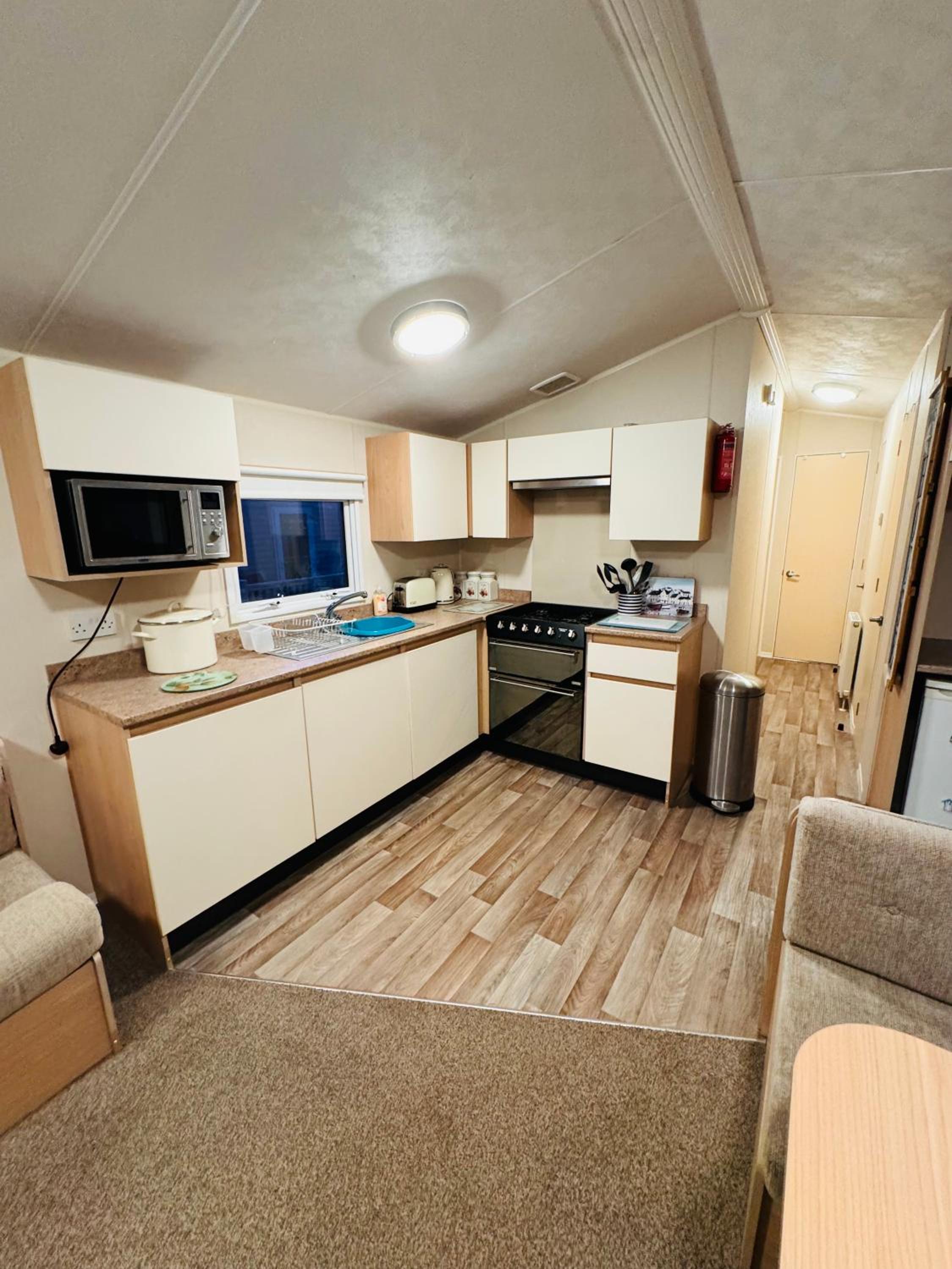 Kings Lynn Vacations - Sandy Toes  Cozy Night, Sleep 8 - Property Image 4