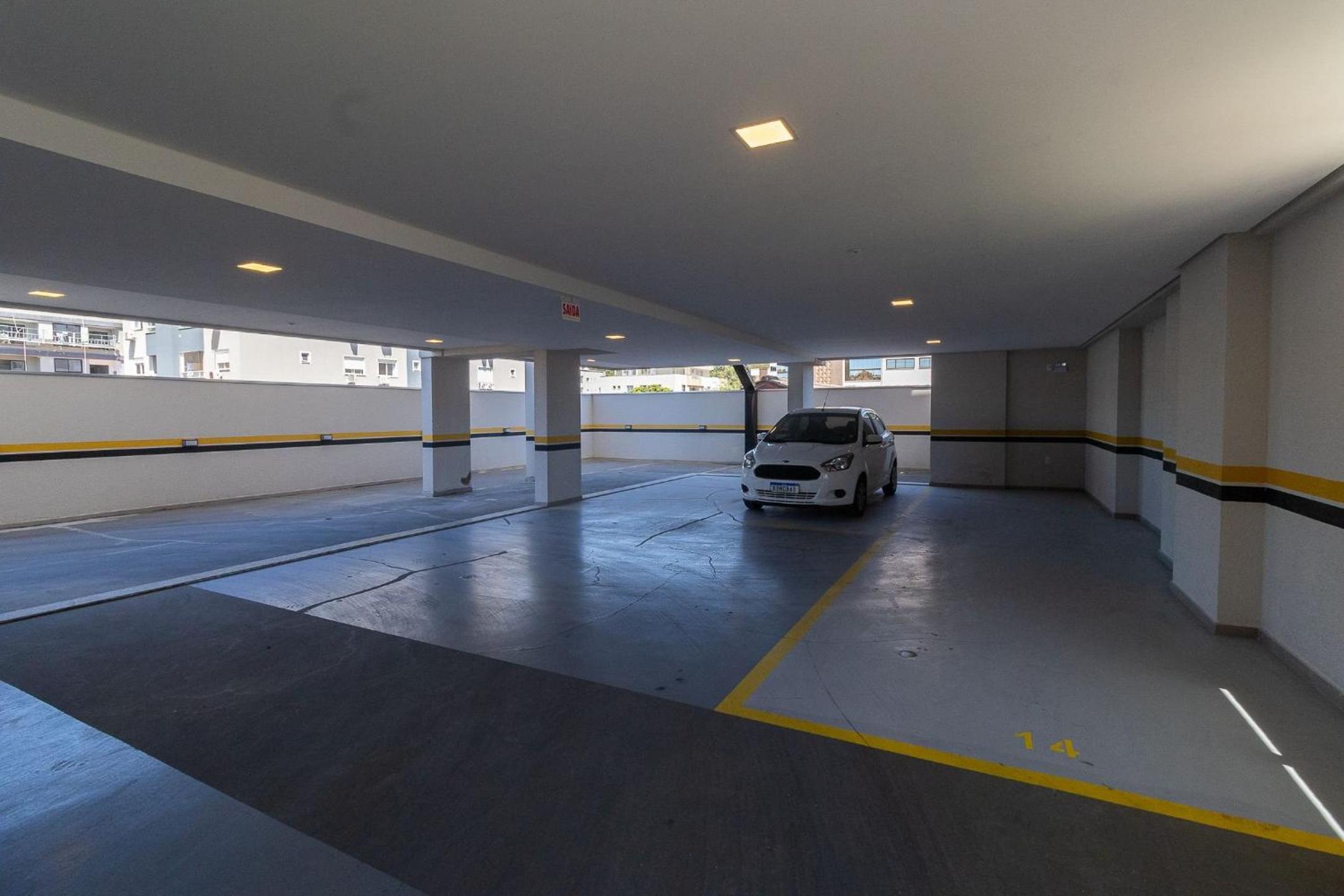 579 - Lindo Apartamento 2 suítes na praia de Bombas