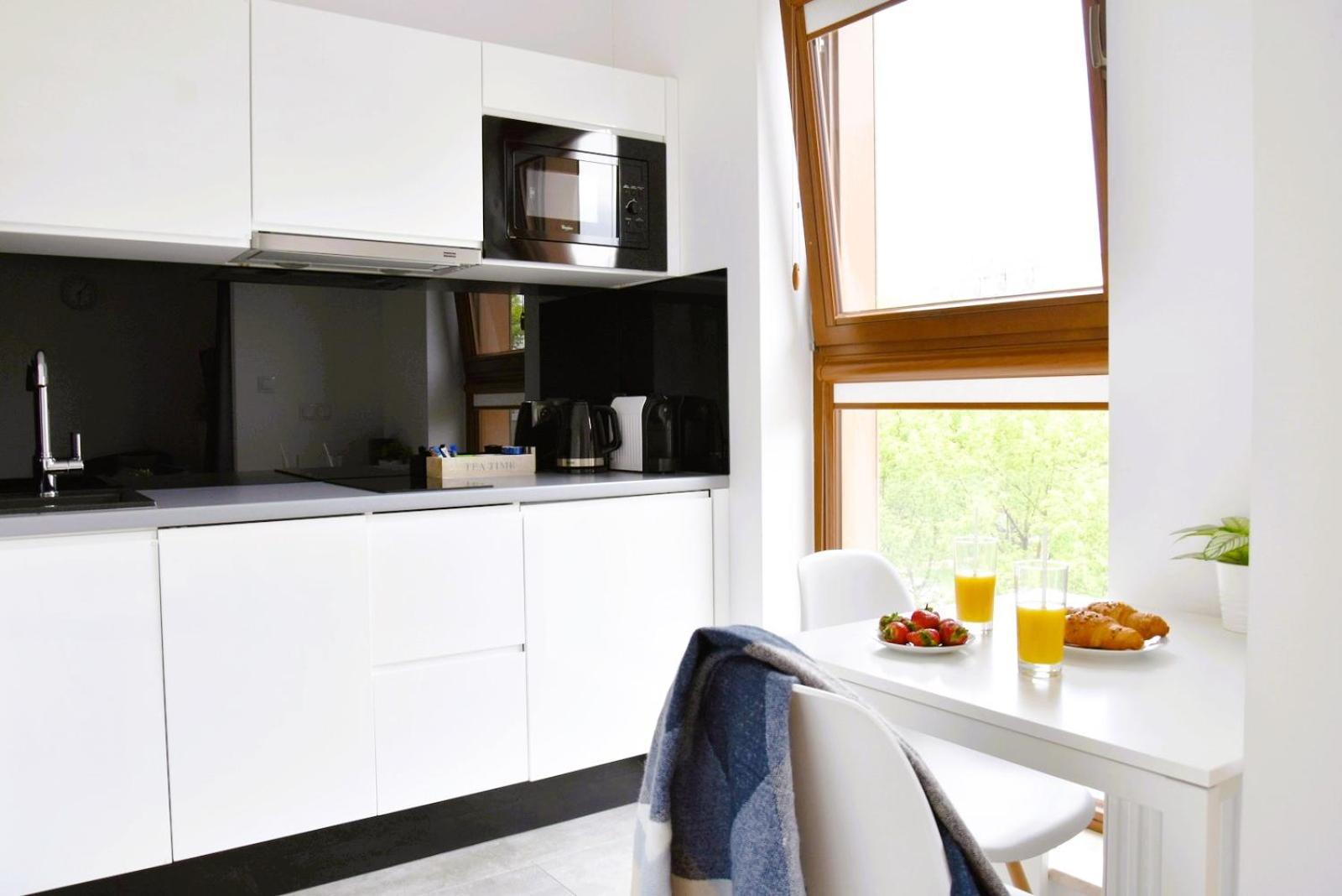 Vista Residence Airport - Free Underground Parking - Close to Airport - Self Check-in view 4
