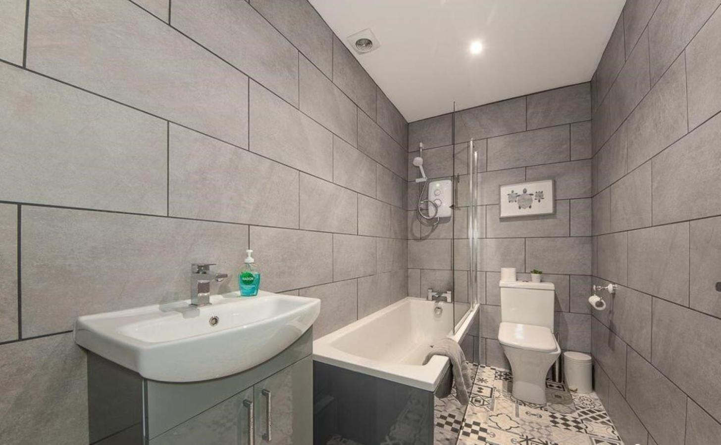 Loveliest Homes Paignton - Sea Front location with parking view 2