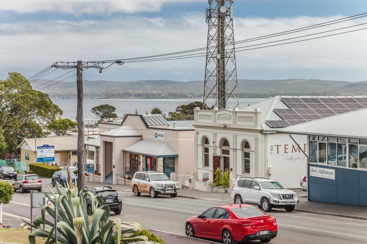 Albany Vacations - Harbourview House - coastal chique in Albanys CBD - Property Image 4
