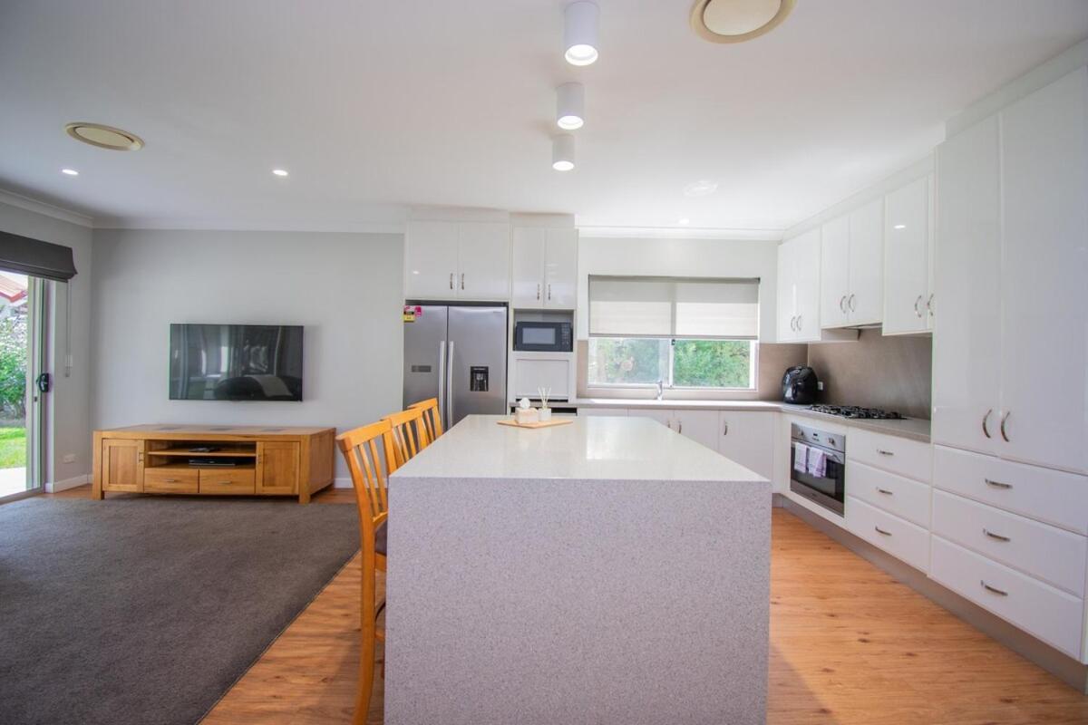 Albany Vacations - Spacious 2 Family Accommodation in the Grove - Property Image 7