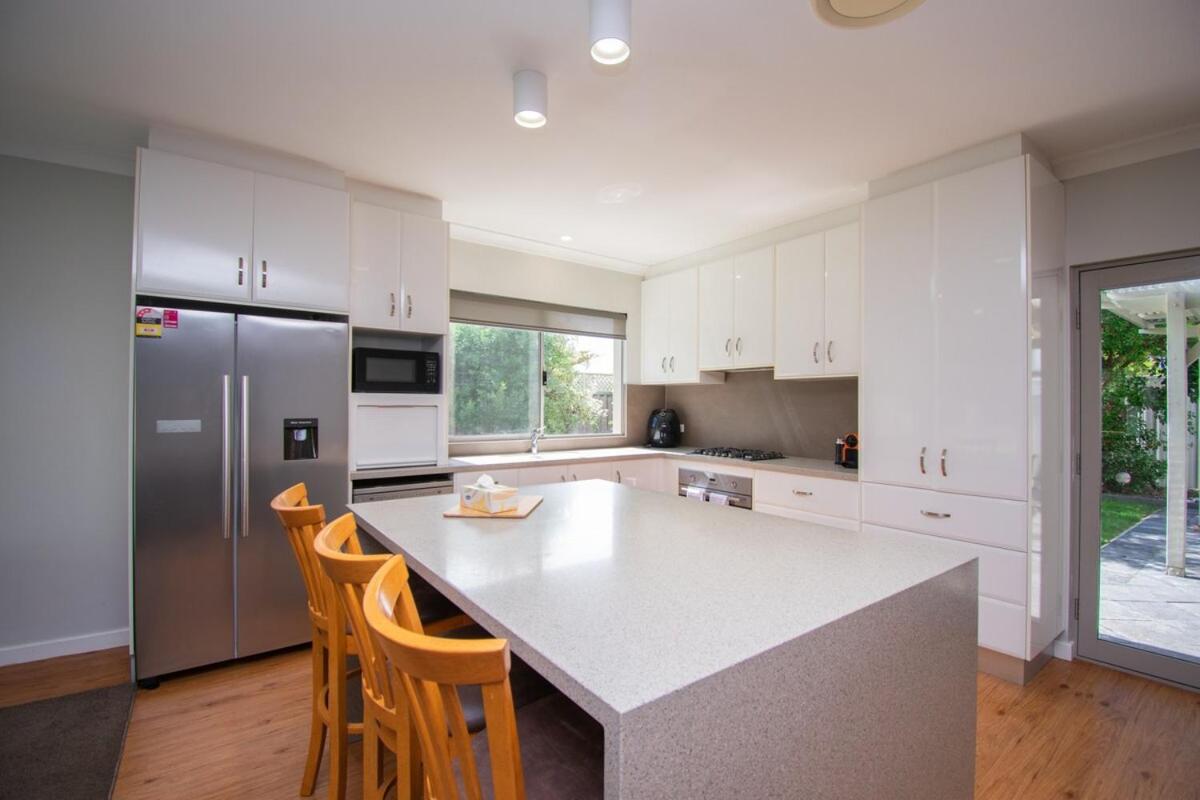 Albany Vacations - Spacious 2 Family Accommodation in the Grove - Property Image 3