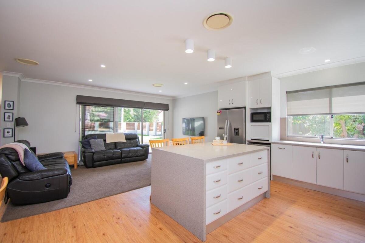 Albany Vacations - Spacious 2 Family Accommodation in the Grove - Property Image 8