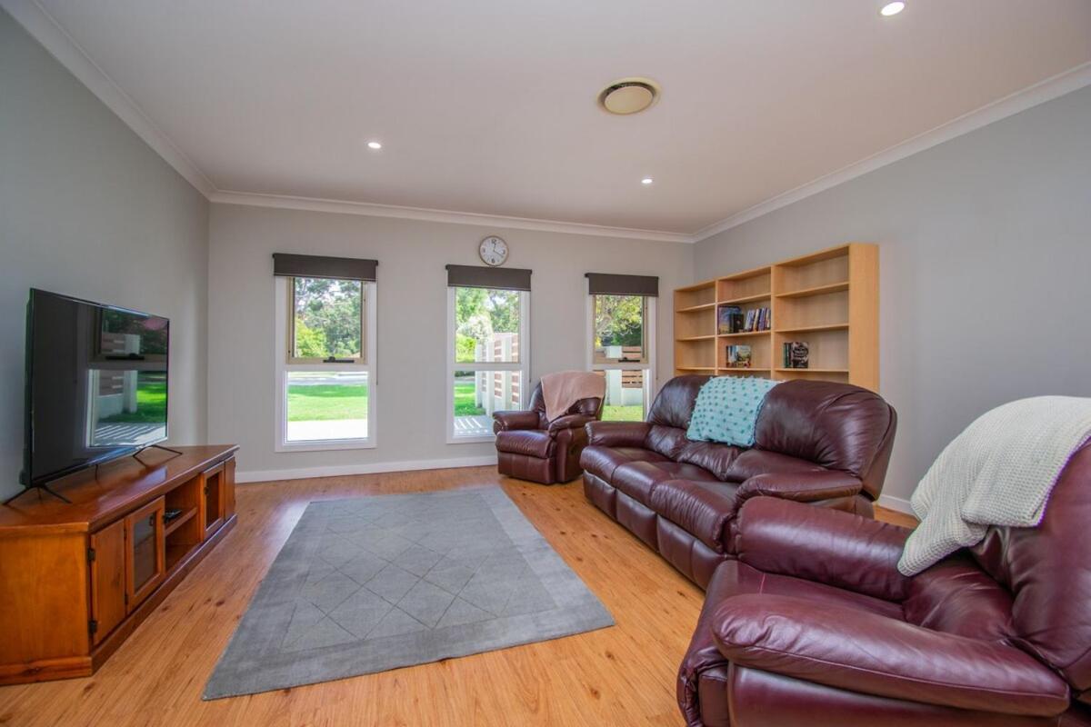 Albany Vacations - Spacious 2 Family Accommodation in the Grove - Property Image 9