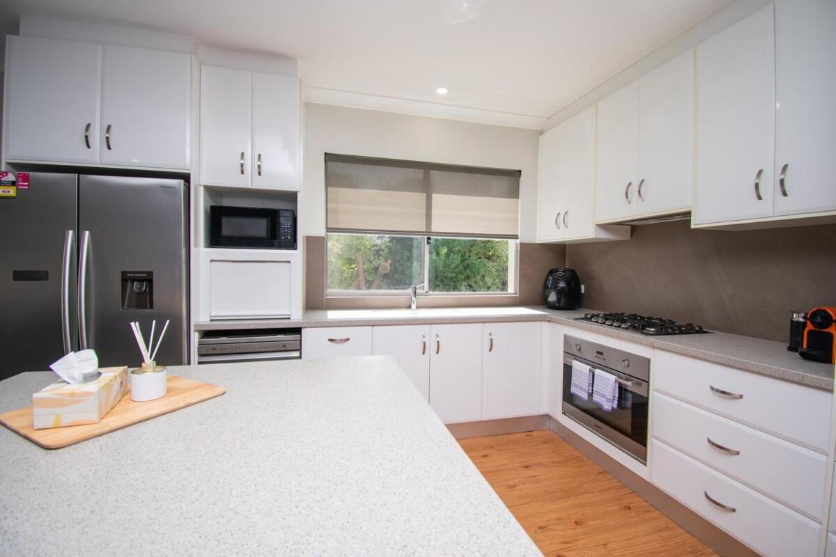 Albany Vacations - Spacious 2 Family Accommodation in the Grove - Property Image 4