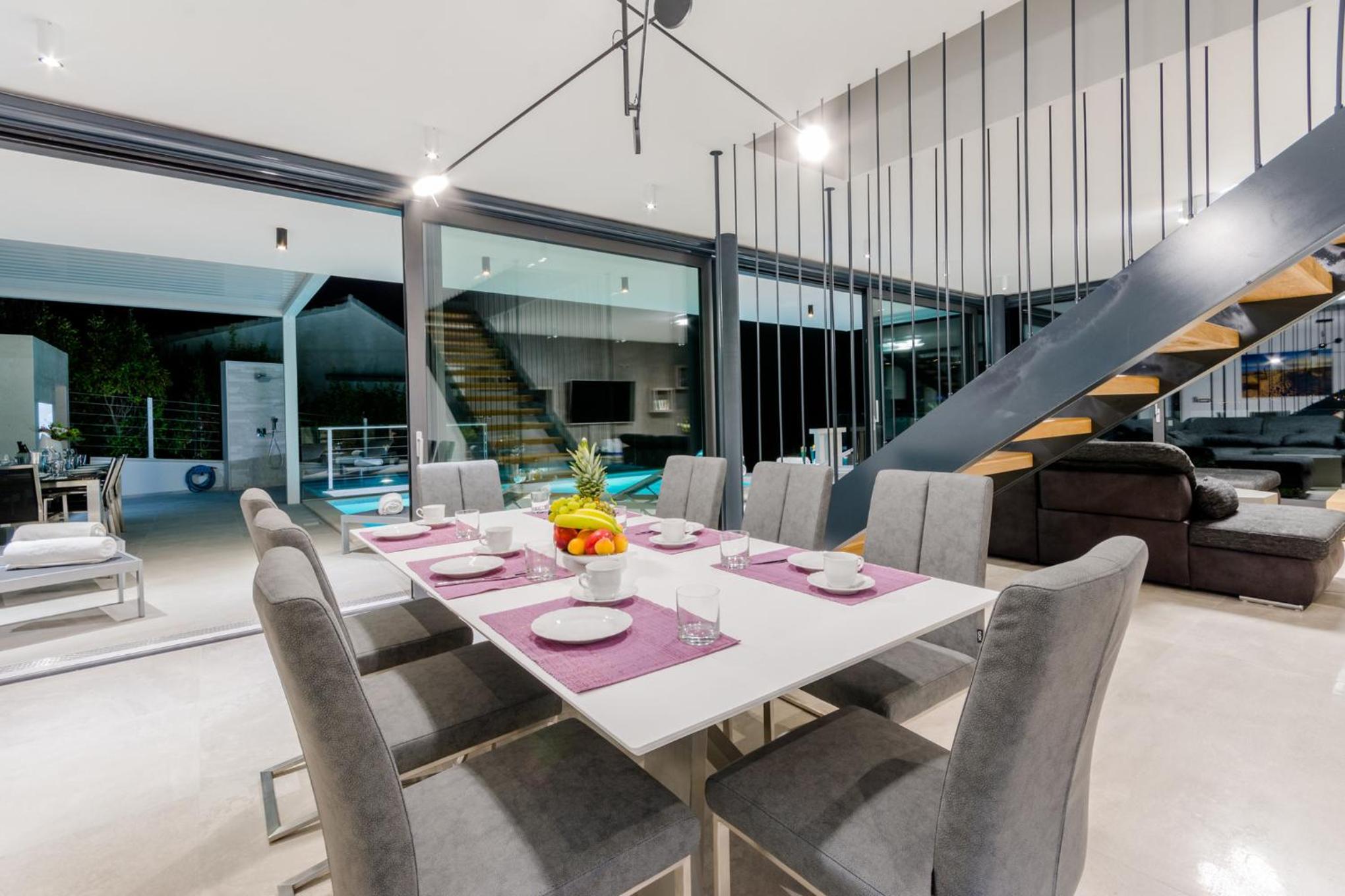 Luxury "Villa Vitae" with heated infinity-pool, 8 sleeps view 3