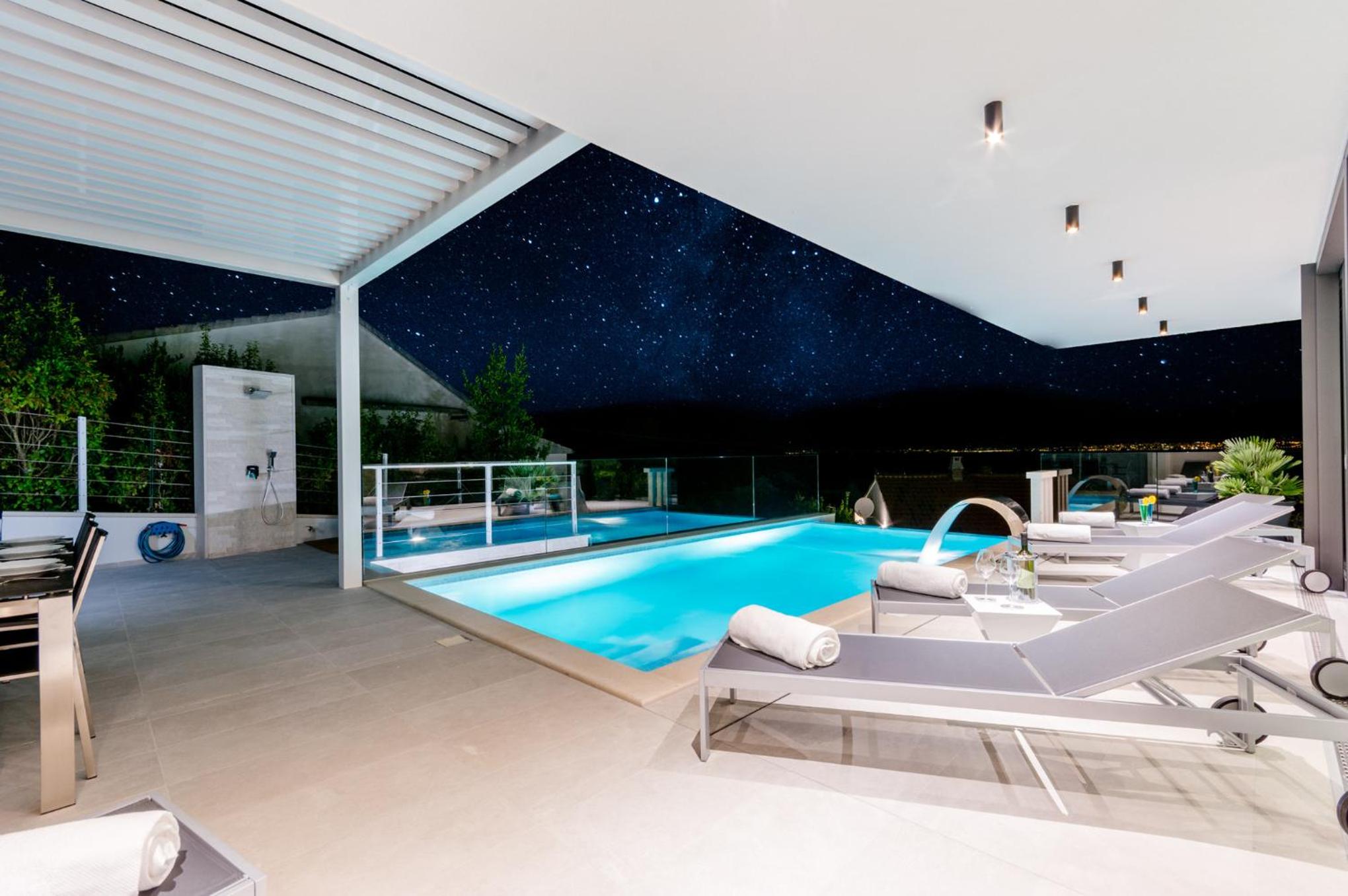 Luxury "Villa Vitae" with heated infinity-pool, 8 sleeps view 4
