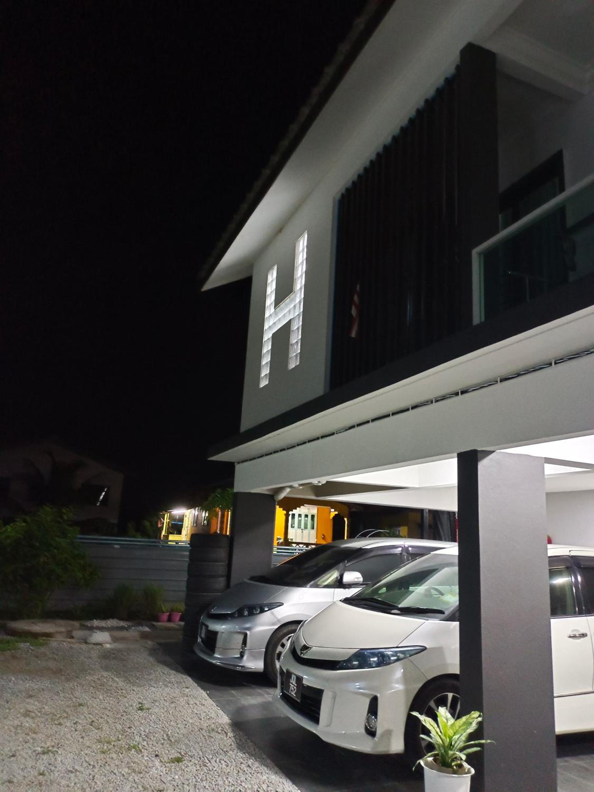 Homestay Villa H with POOL photo 8